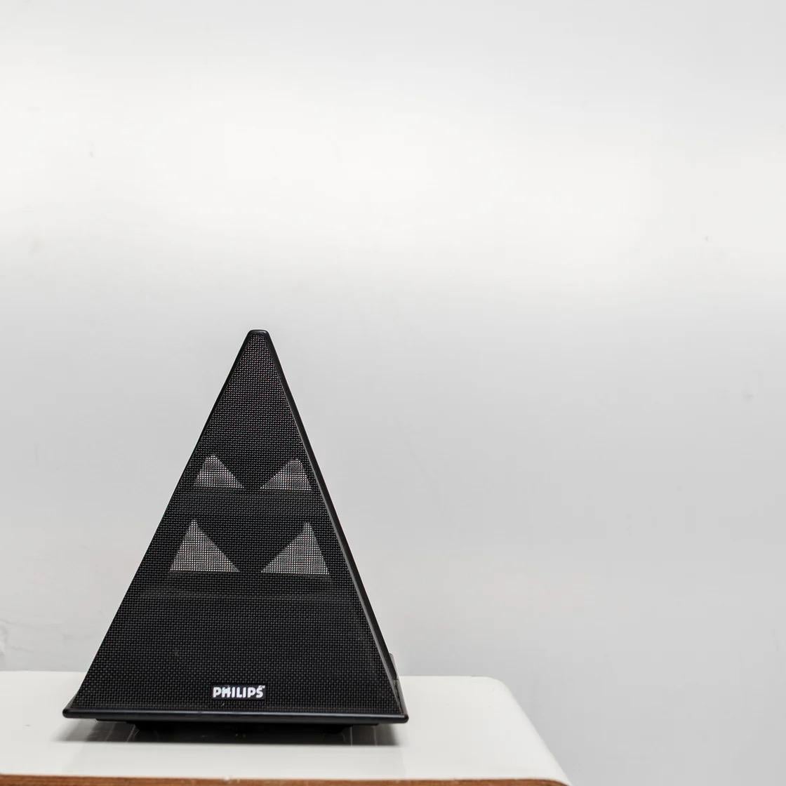 Métal Paire d'enceintes pyramidales de PHILIPS en vente