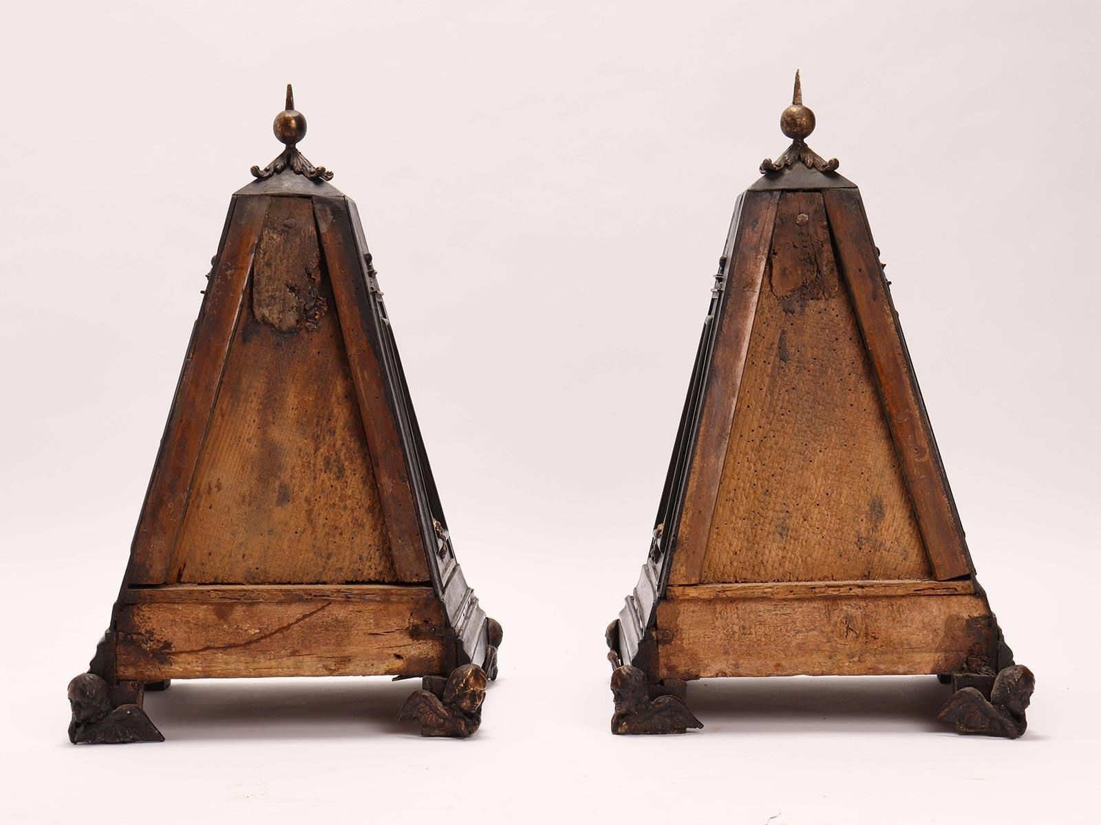 Pareja de pirámides de Grand Tour de mármol y madera, Italia 1830. Italiano en venta