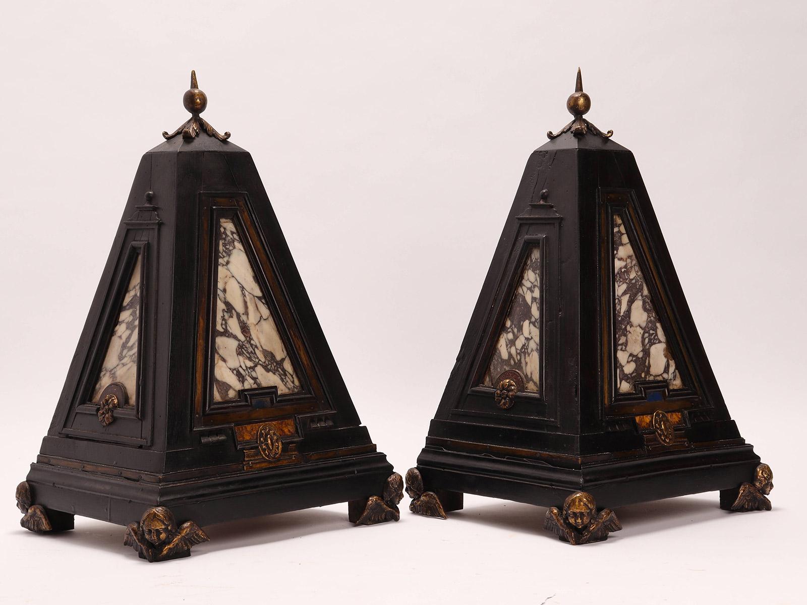 Pareja de pirámides de Grand Tour de mármol y madera, Italia 1830. en venta 1