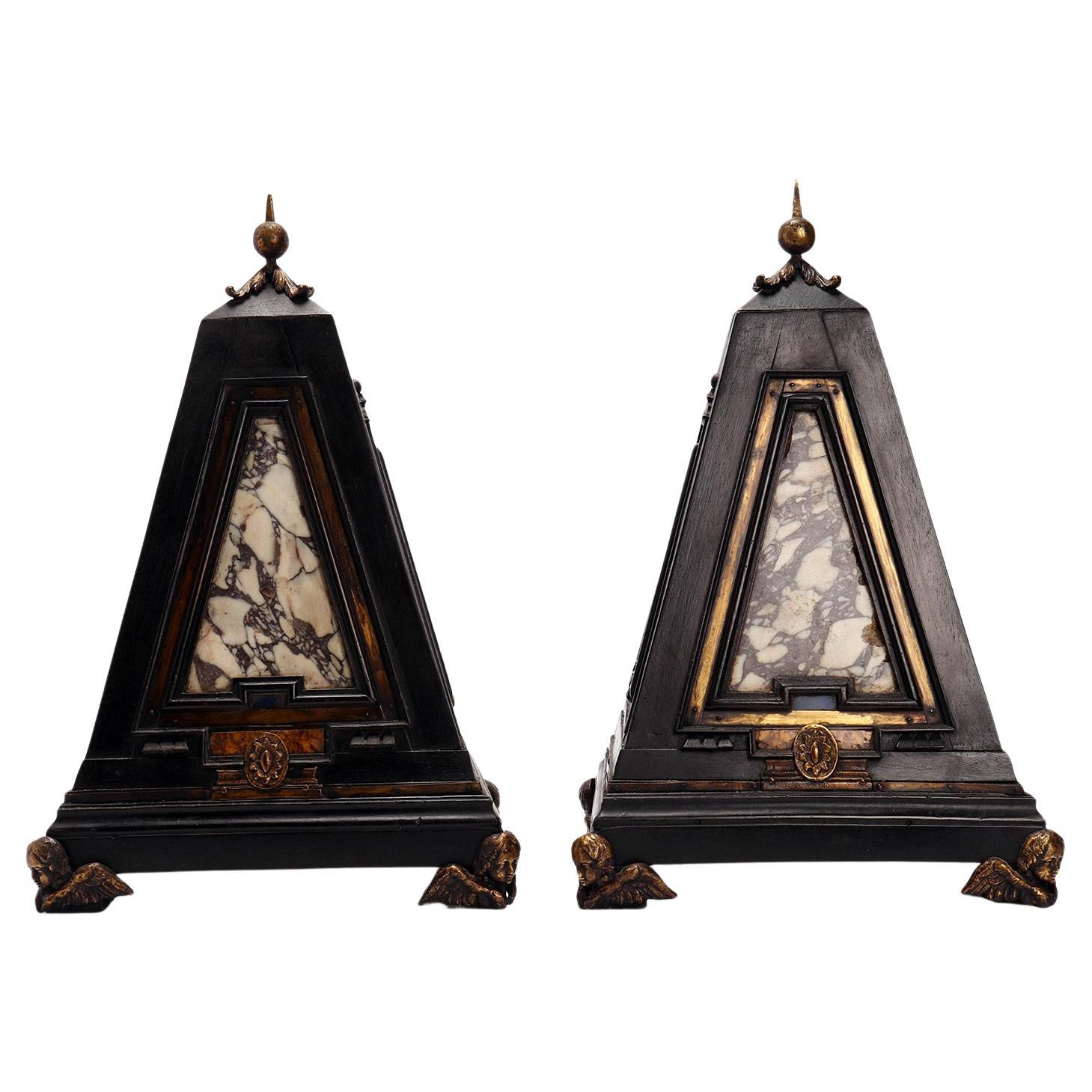 Pareja de pirámides de Grand Tour de mármol y madera, Italia 1830. en venta