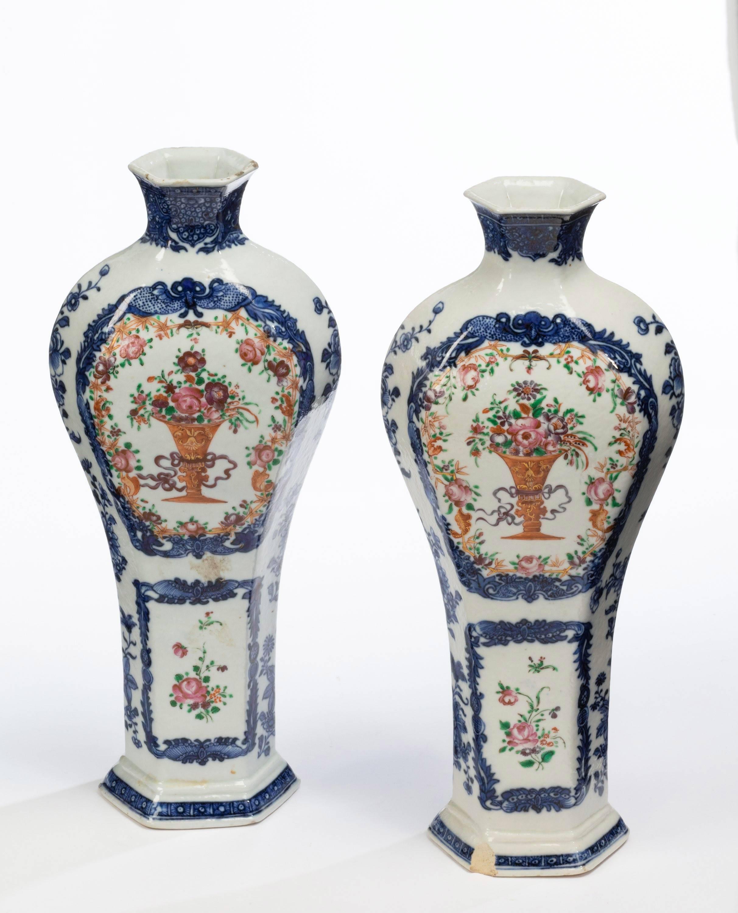 Chinese Pair of Qianlong Period Vases For Sale