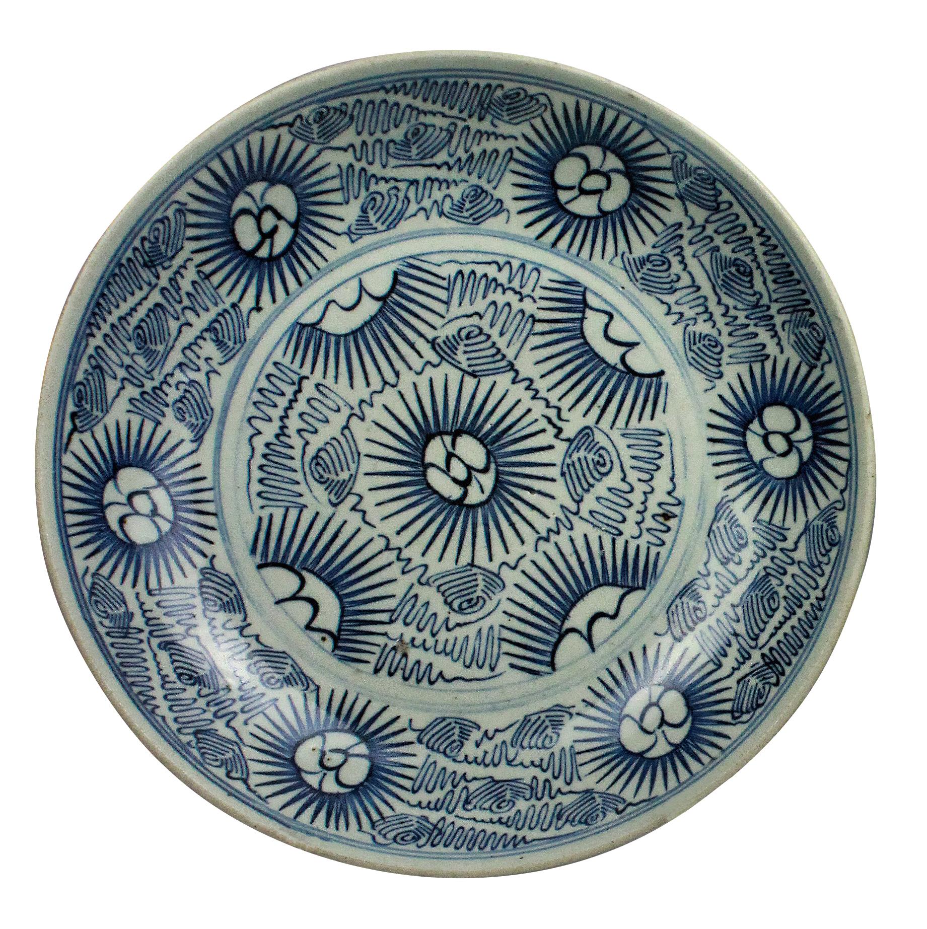 Glazed Pair of Qing Chrysanthemum Pattern Plates For Sale
