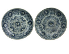 Paar Chrysanthemen-Teller mit Qing-Chysanthemen-Muster