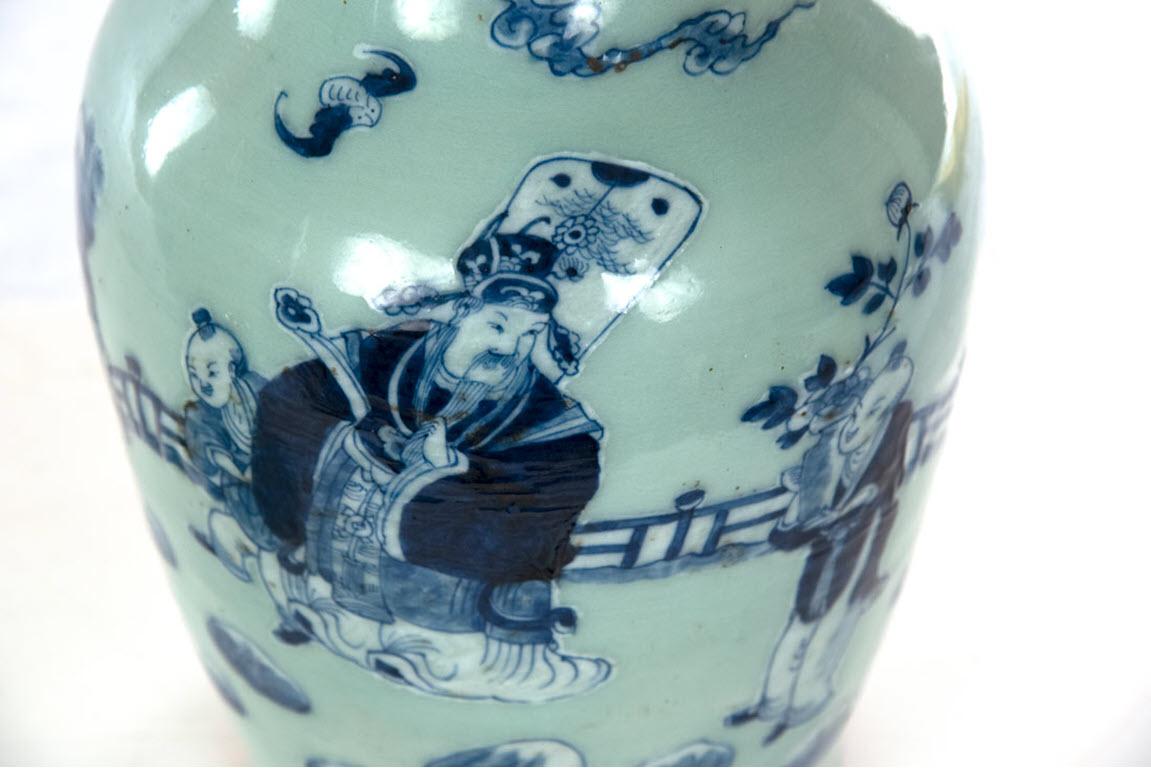 Pair of Qing Dynasty Blue and White Baluster Vases In Good Condition In Salt Lake City, UT