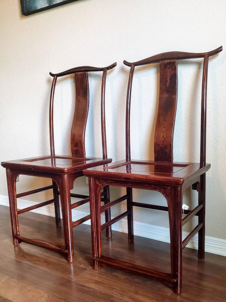 Lacquered Pair of Qing Dynasty Chinese Elmwood Hat Chairs