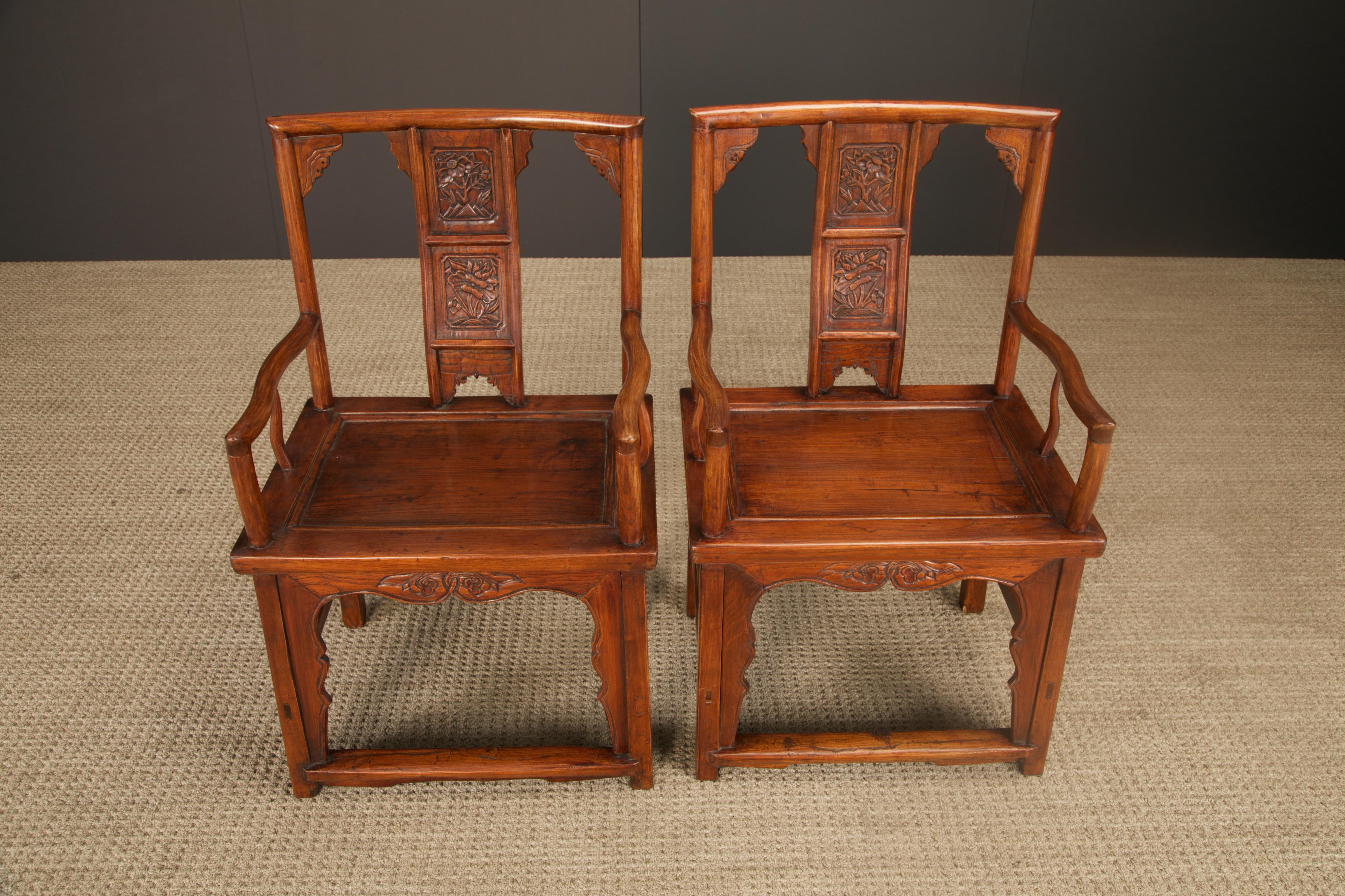 Pair of Qing Dynasty Chinese Horseshoe-Back Armchairs in Carved Elmwood For Sale 1