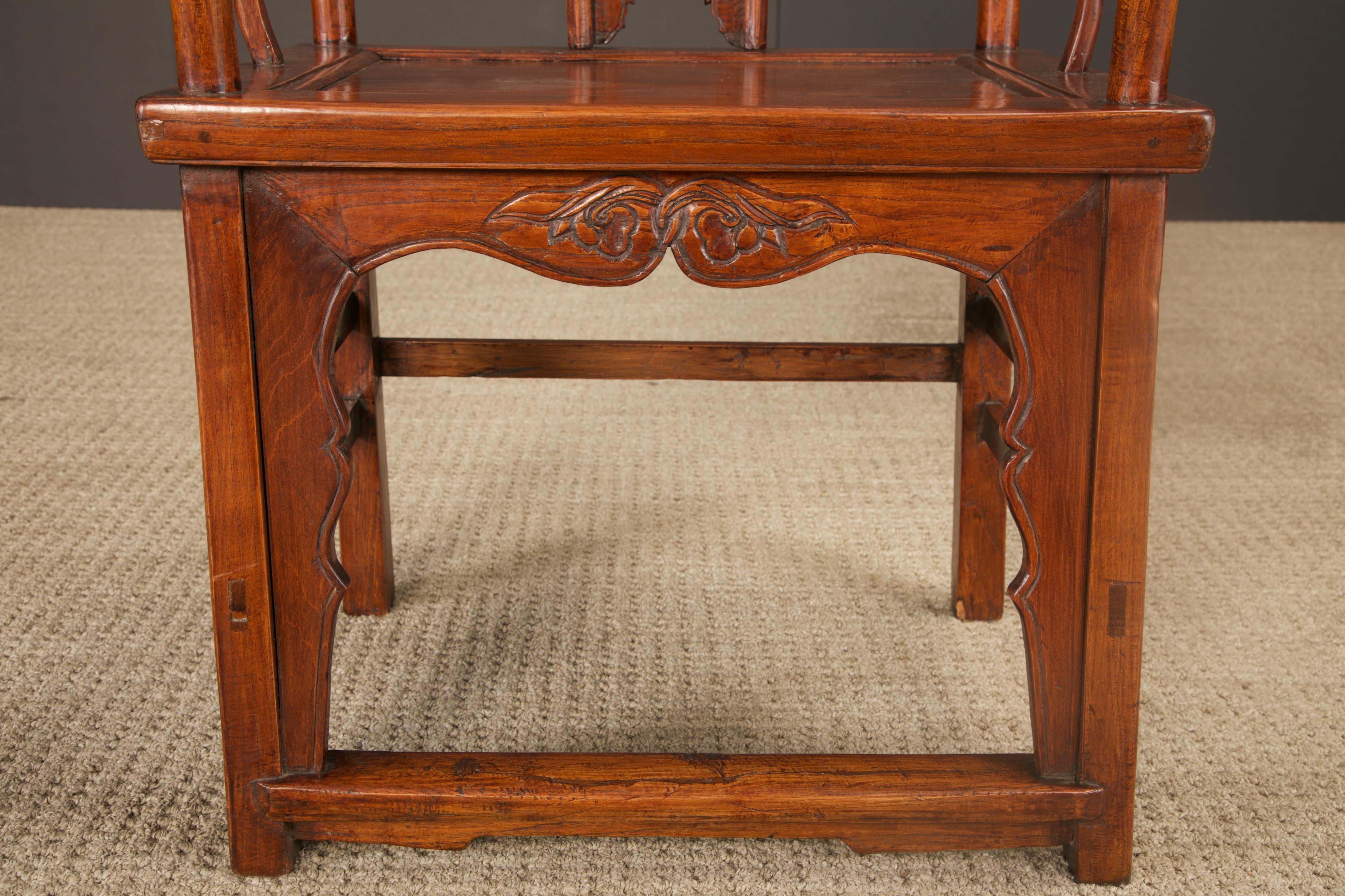 Pair of Qing Dynasty Chinese Horseshoe-Back Armchairs in Carved Elmwood For Sale 4