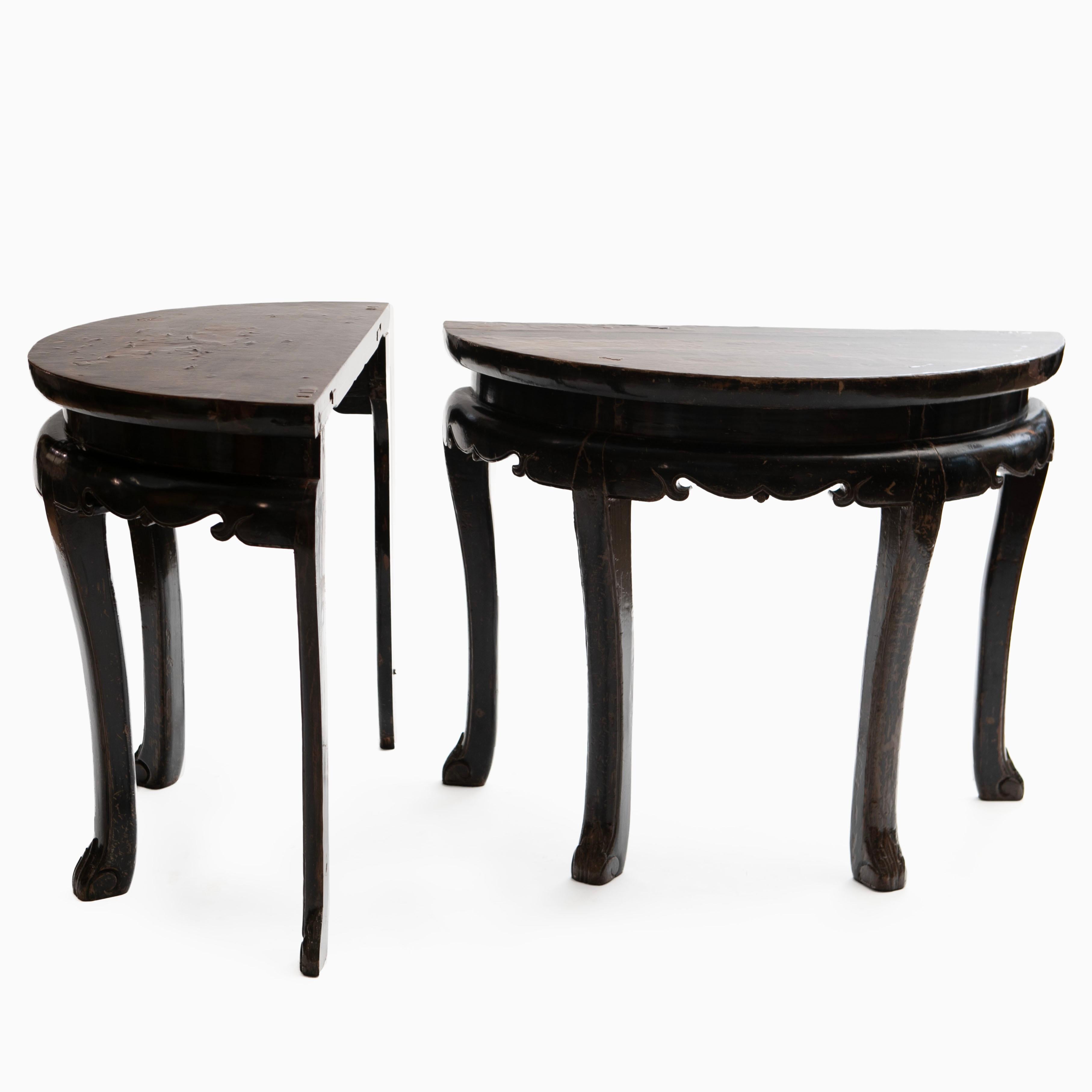 Paire de tables consoles laquées Demilune de la dynastie Qing ou table centrale Bon état - En vente à Kastrup, DK