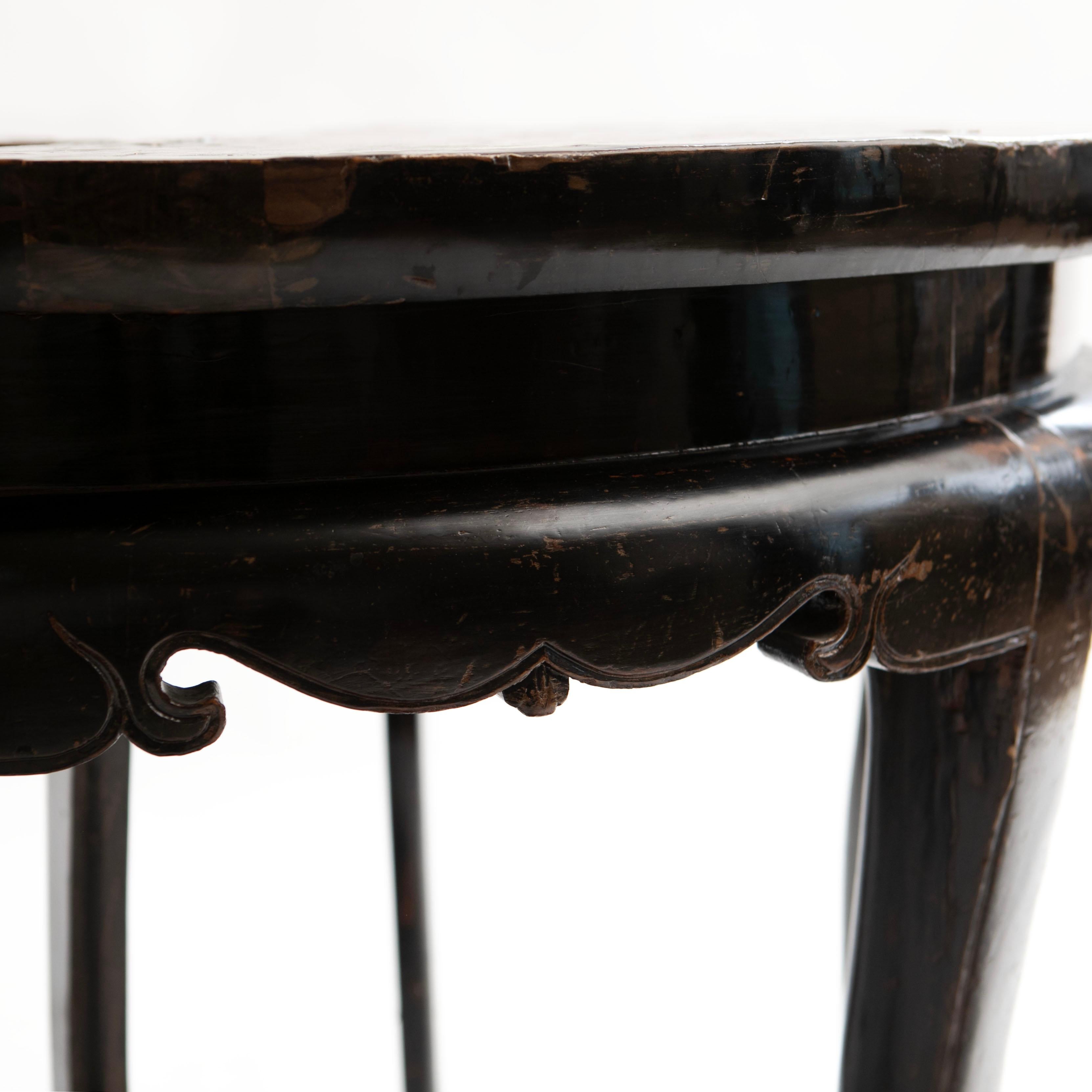 XIXe siècle Paire de tables consoles laquées Demilune de la dynastie Qing ou table centrale en vente