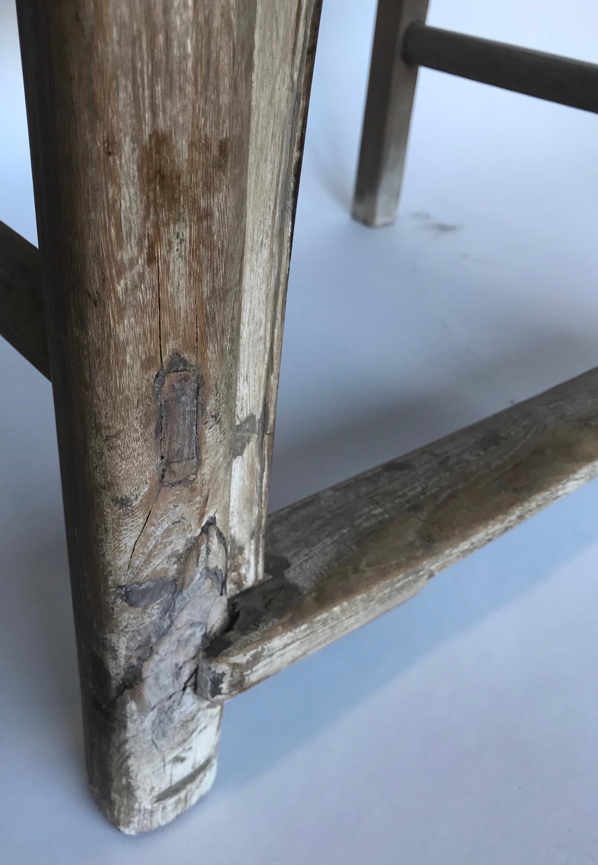 Paar Ulmenstühle aus der Qing Dynasty im Angebot 11