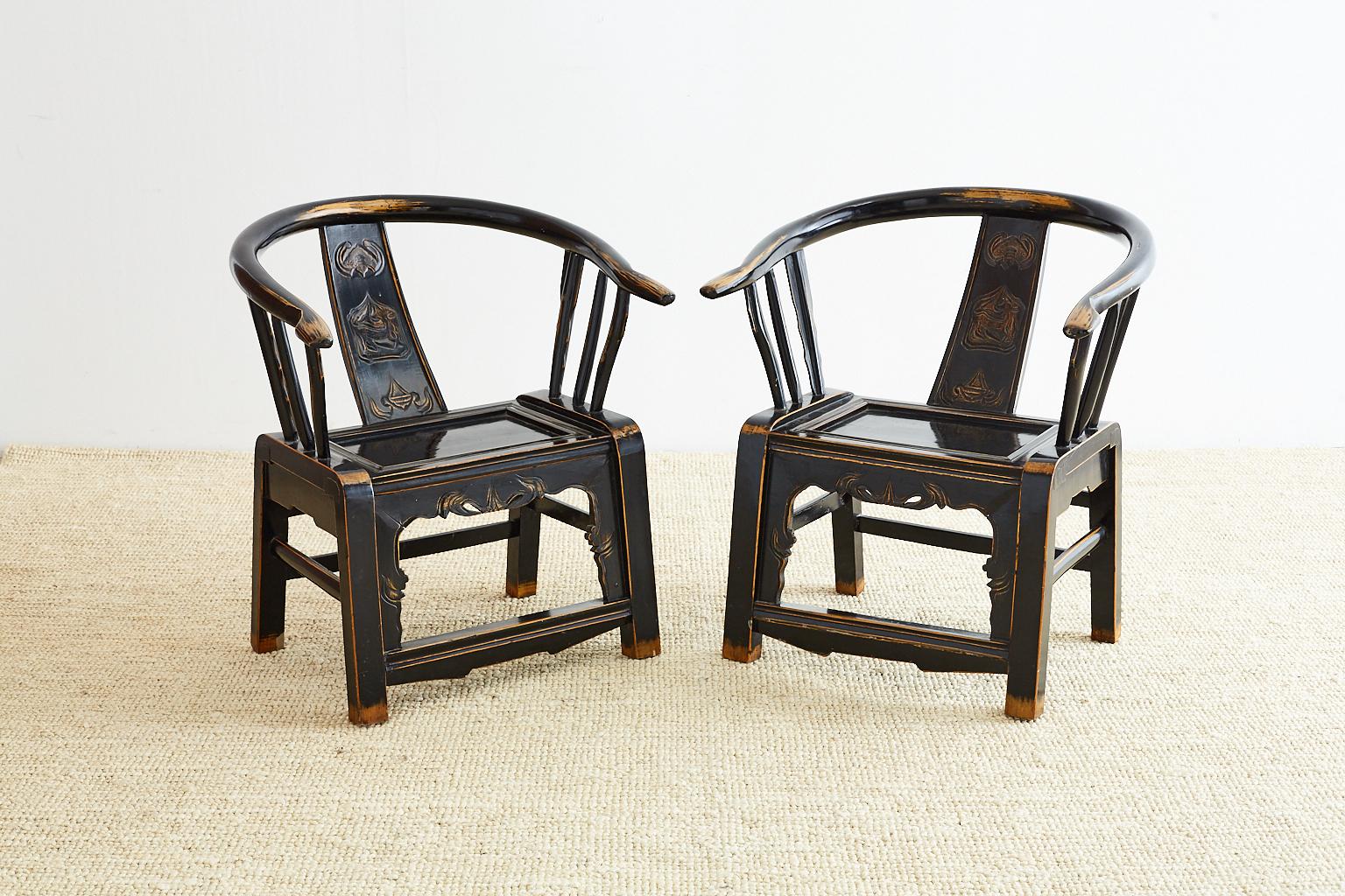 Chinese Pair of Qing Dynasty Lacquered Horseshoe Armchairs For Sale