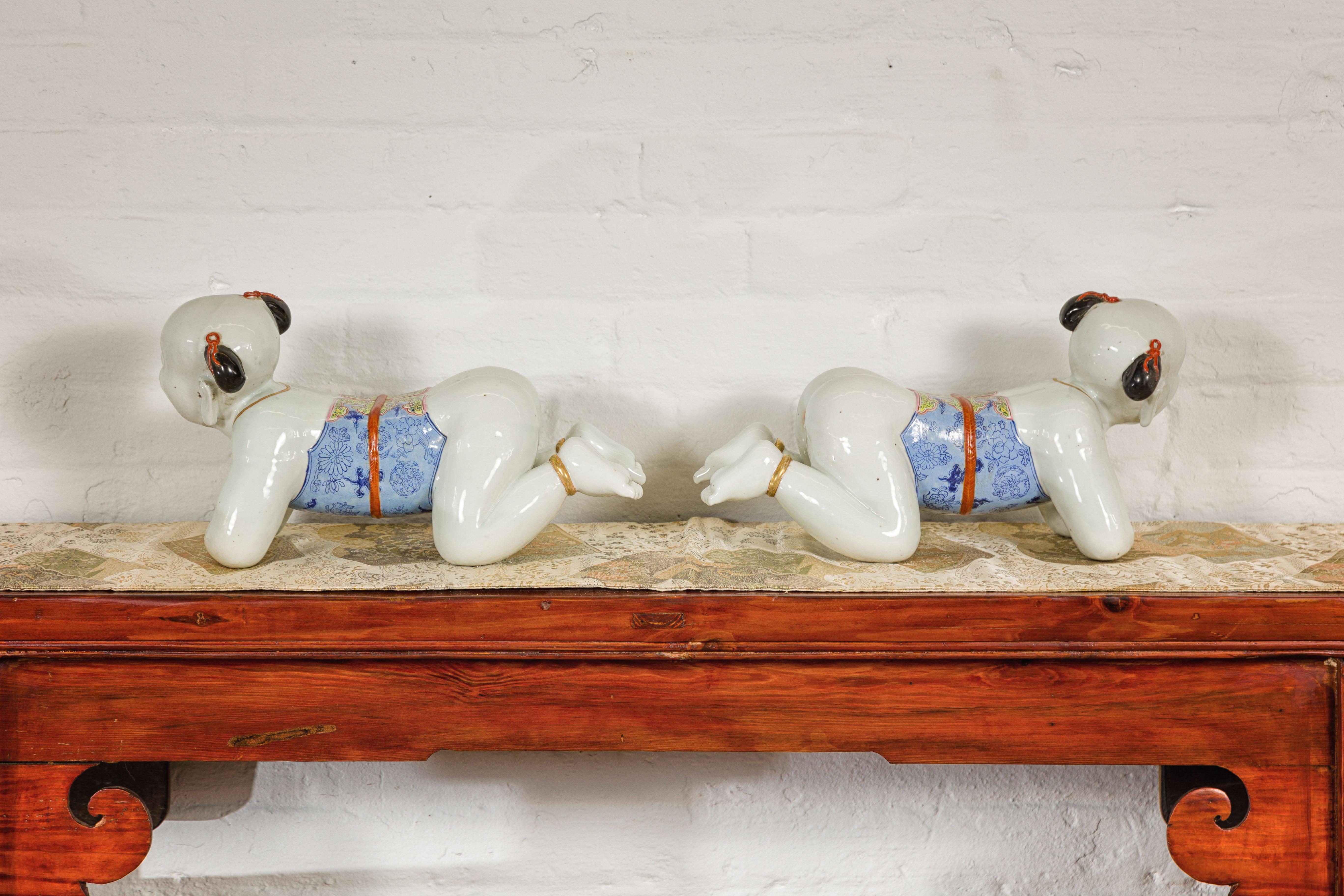Pair of Qing Dynasty Period Porcelain Tong'zi Pillows Depicting Kneeling Boys For Sale 8