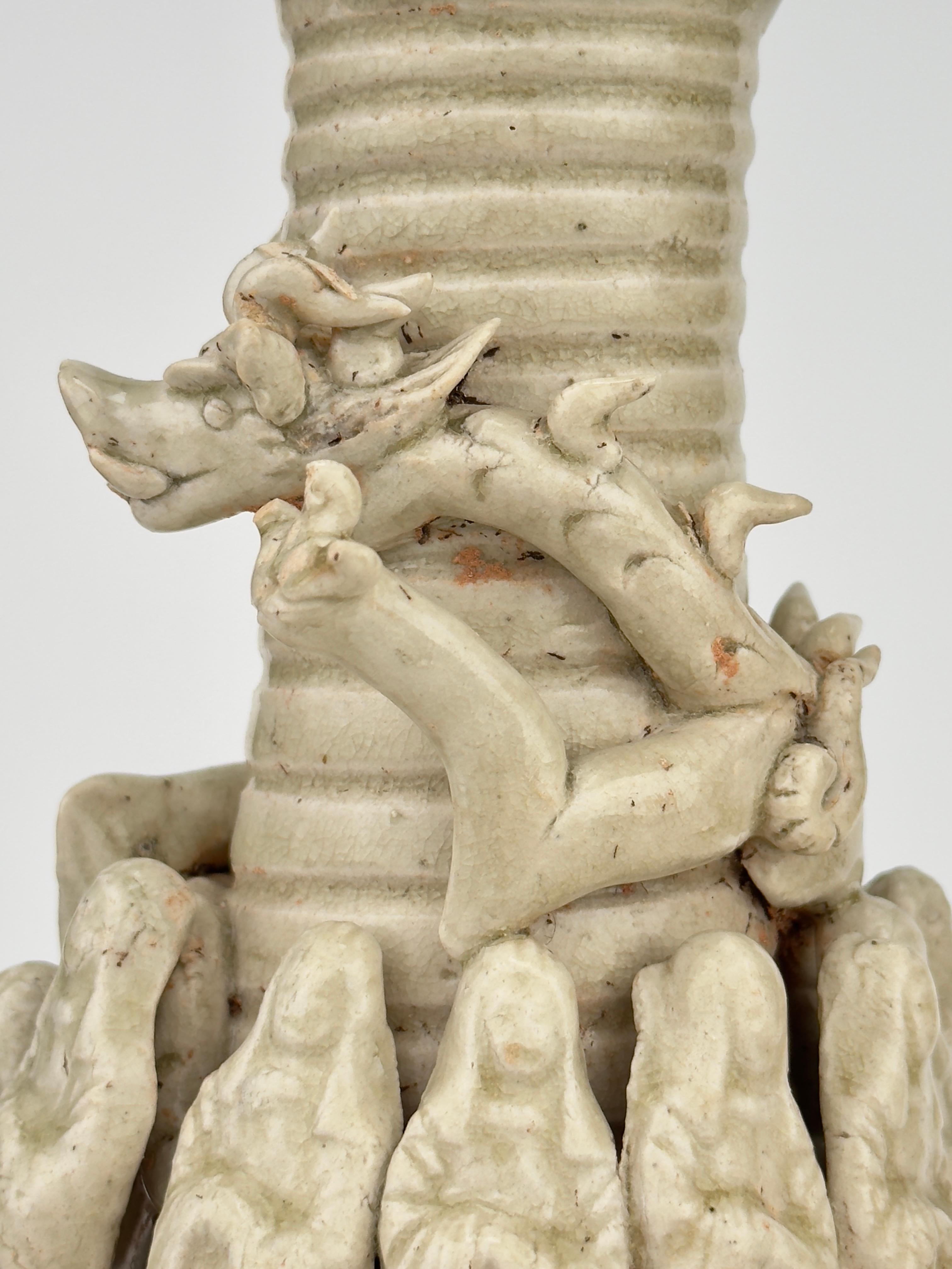 Céramique Paire de vases funéraires Qingbai avec figures taoïstes, Dynastie du Yuan Yuan du Sud en vente