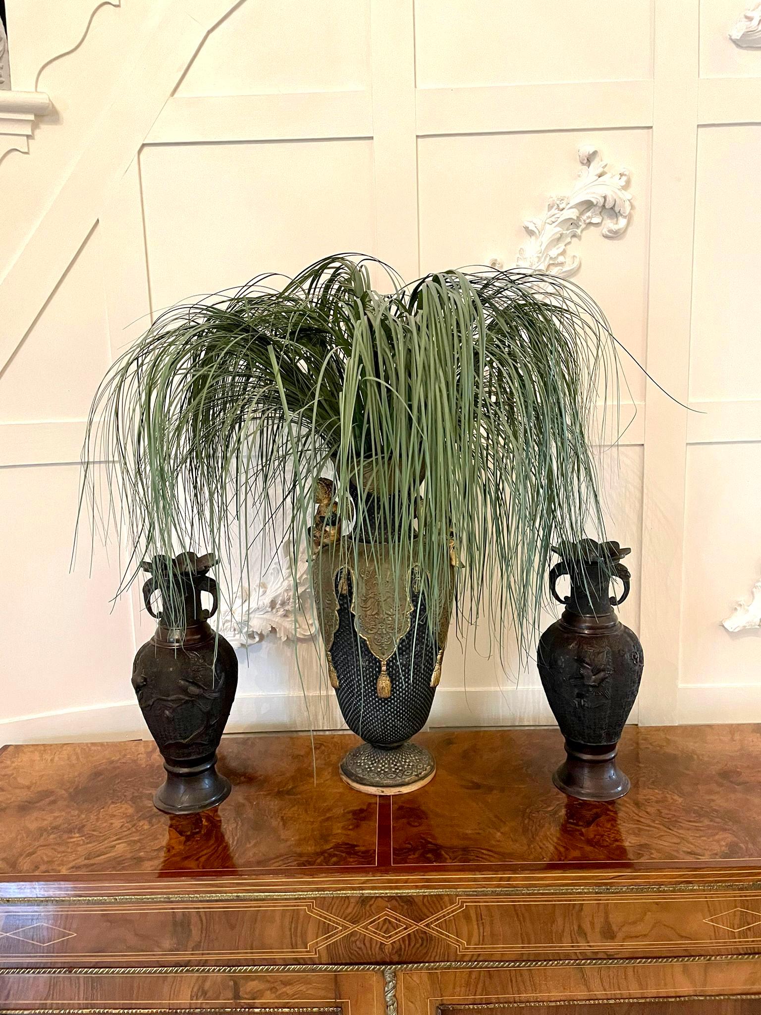 Pair of Quality Antique Japanese Bronze Vases In Good Condition In Suffolk, GB