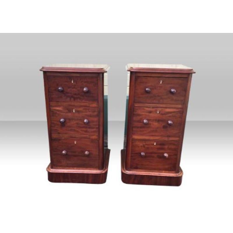 Victorian Pair of Quality Antique Mahogany Bedside Cabinet Chests