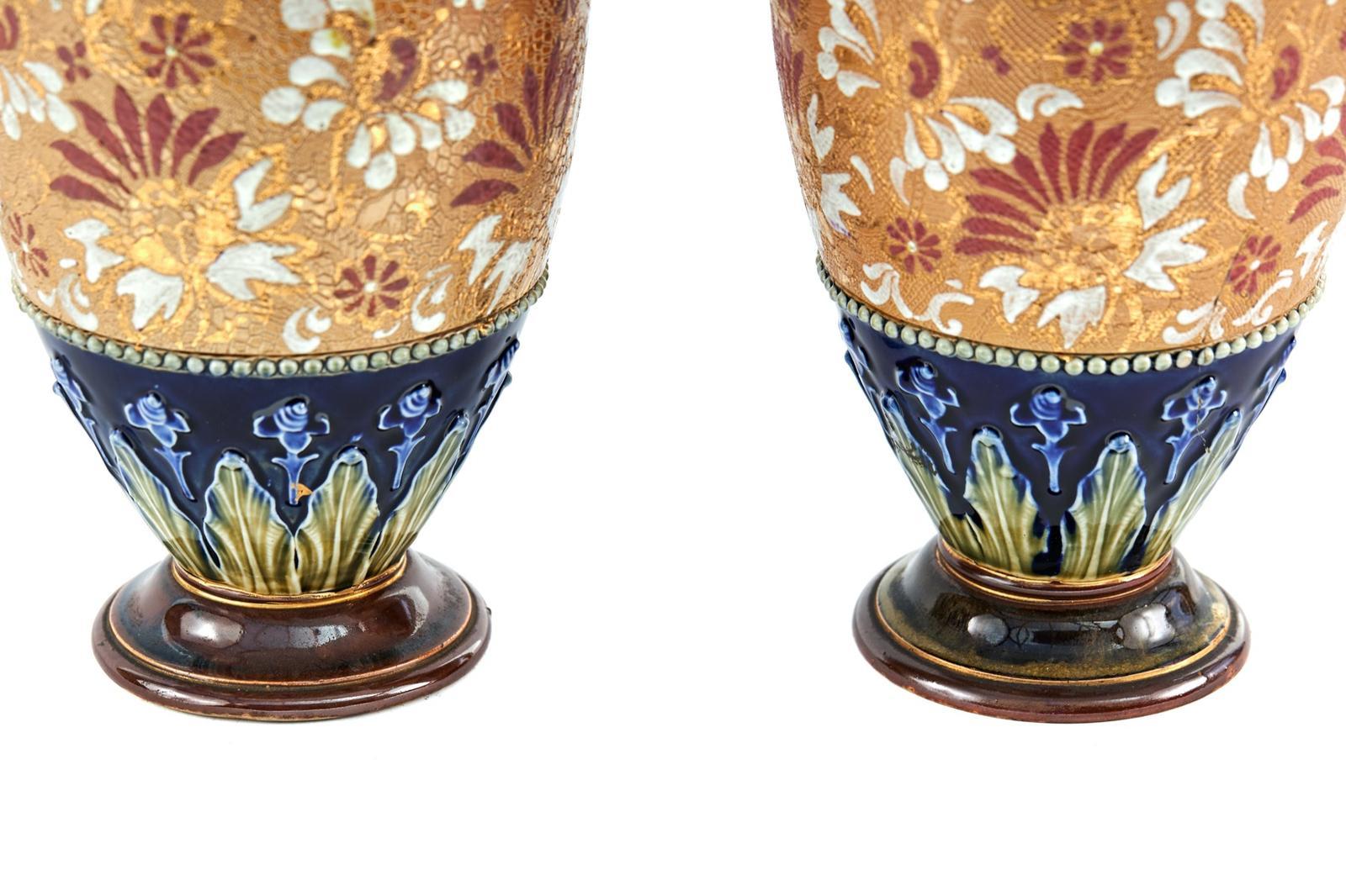 Coppia di vasi antichi di qualità di Royal Doulton in vendita 2