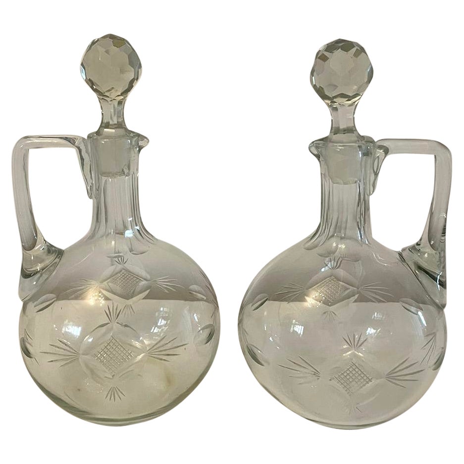 Coppia di decanter in vetro tagliato di qualità dell'epoca vittoriana