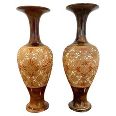 Paar hochwertige antike viktorianische Doulton-Vasen