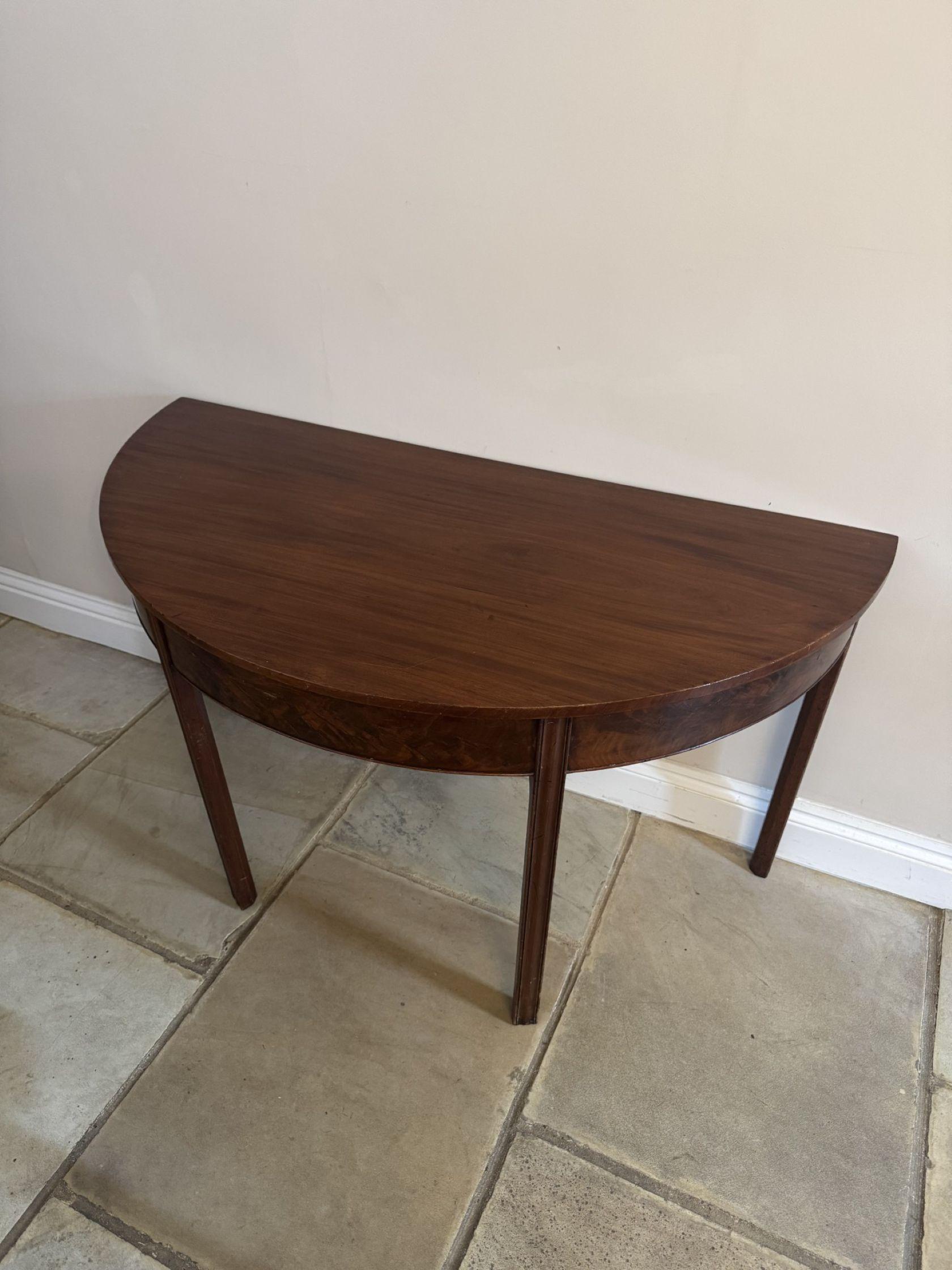 Pair of quality figured mahogany antique George III demi lune console tables In Good Condition For Sale In Ipswich, GB