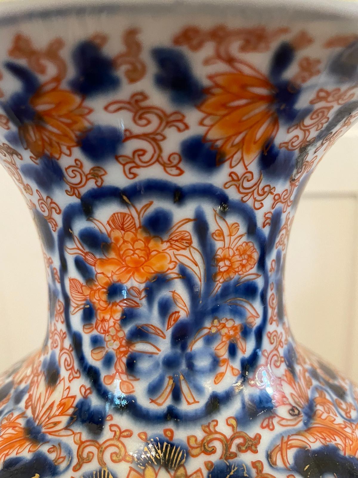 Paar japanische Imari-Vasen von hoher Qualität im Angebot 5