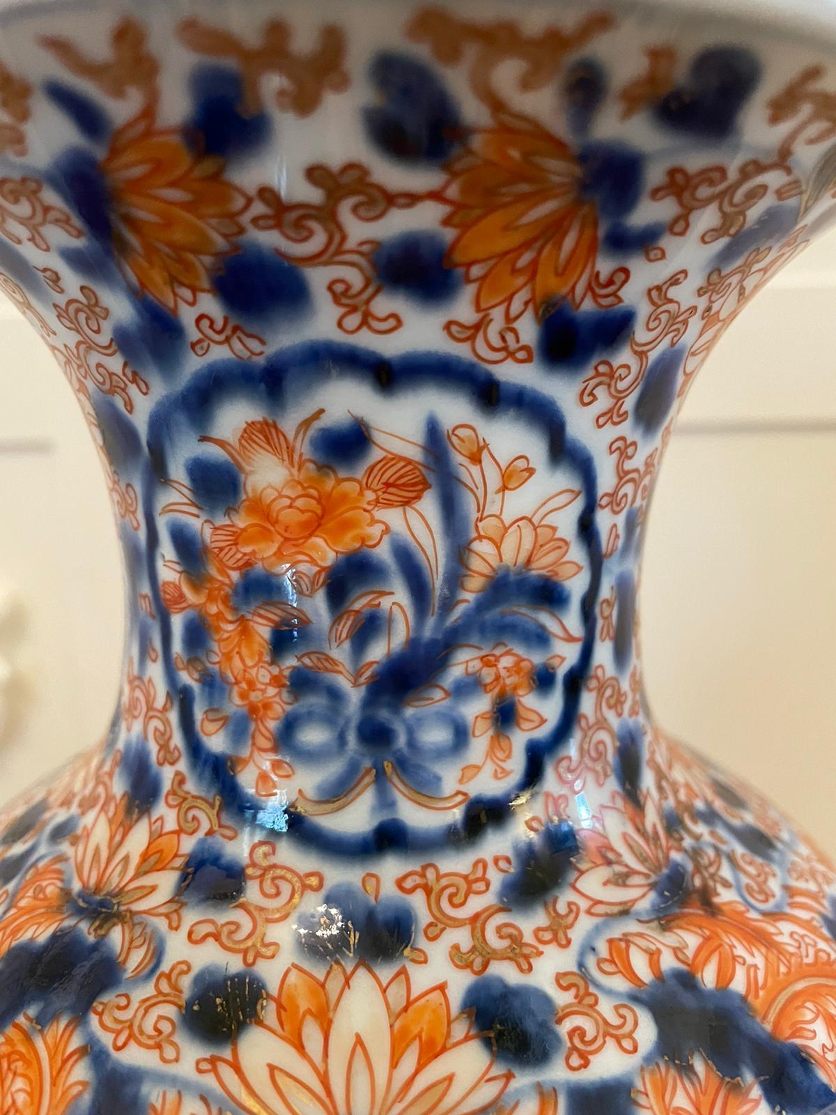 Paar japanische Imari-Vasen von hoher Qualität (Keramik) im Angebot