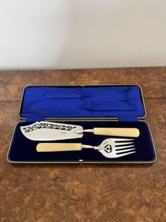 Pair of quality silver antique Edwardian fish servers