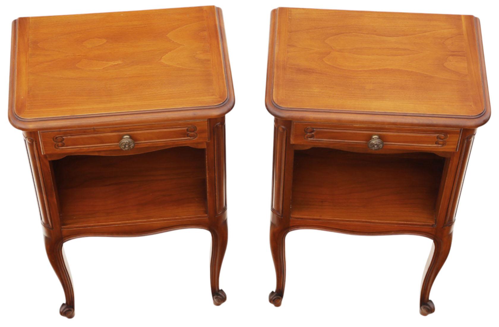 20th Century Pair of Quality Vintage Cherry Bedside Tables – Stylish Nightstands For Sale