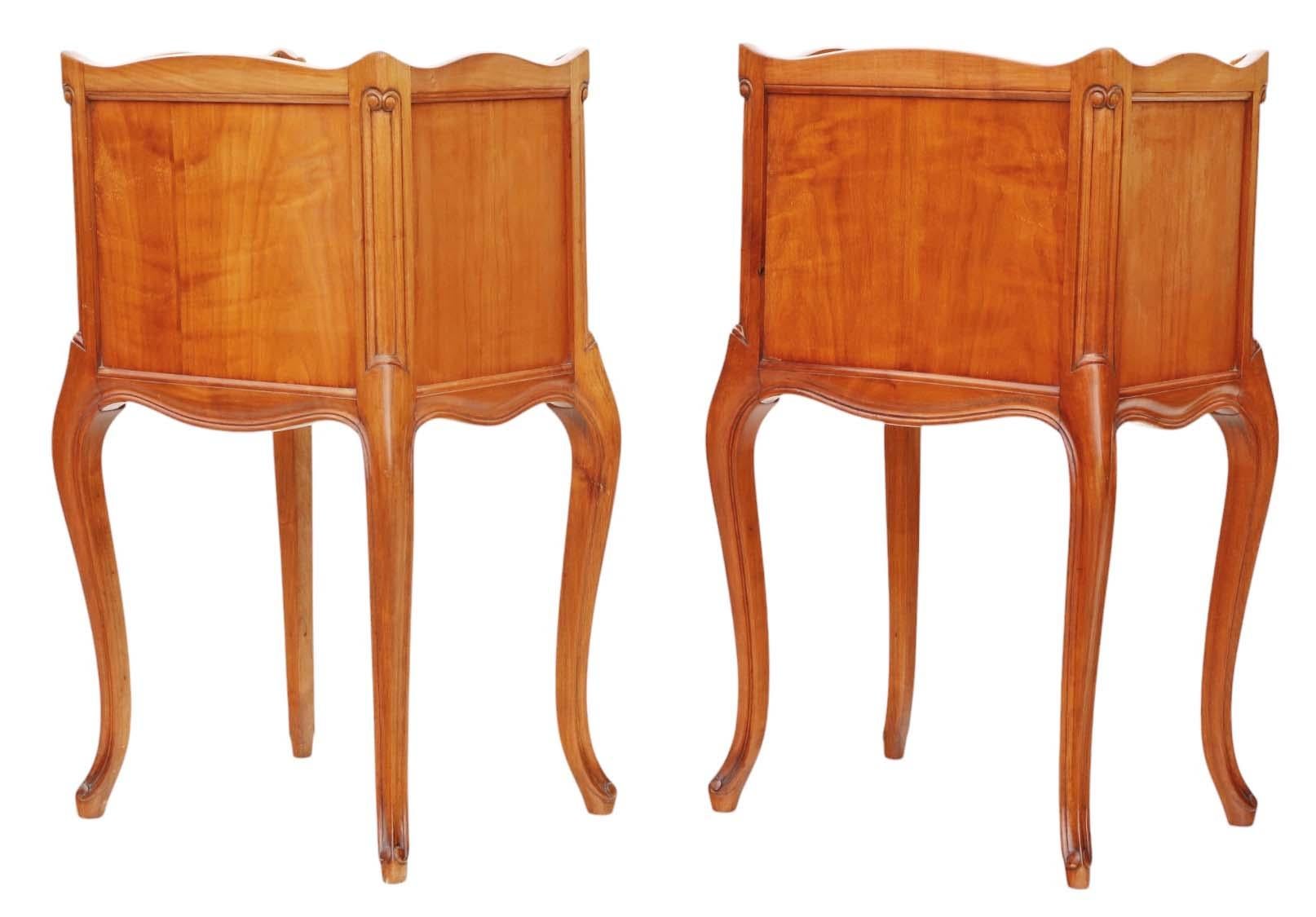 Paire de tables de chevet en cerisier ou noyer d'époque - Tables de nuit en vente 2