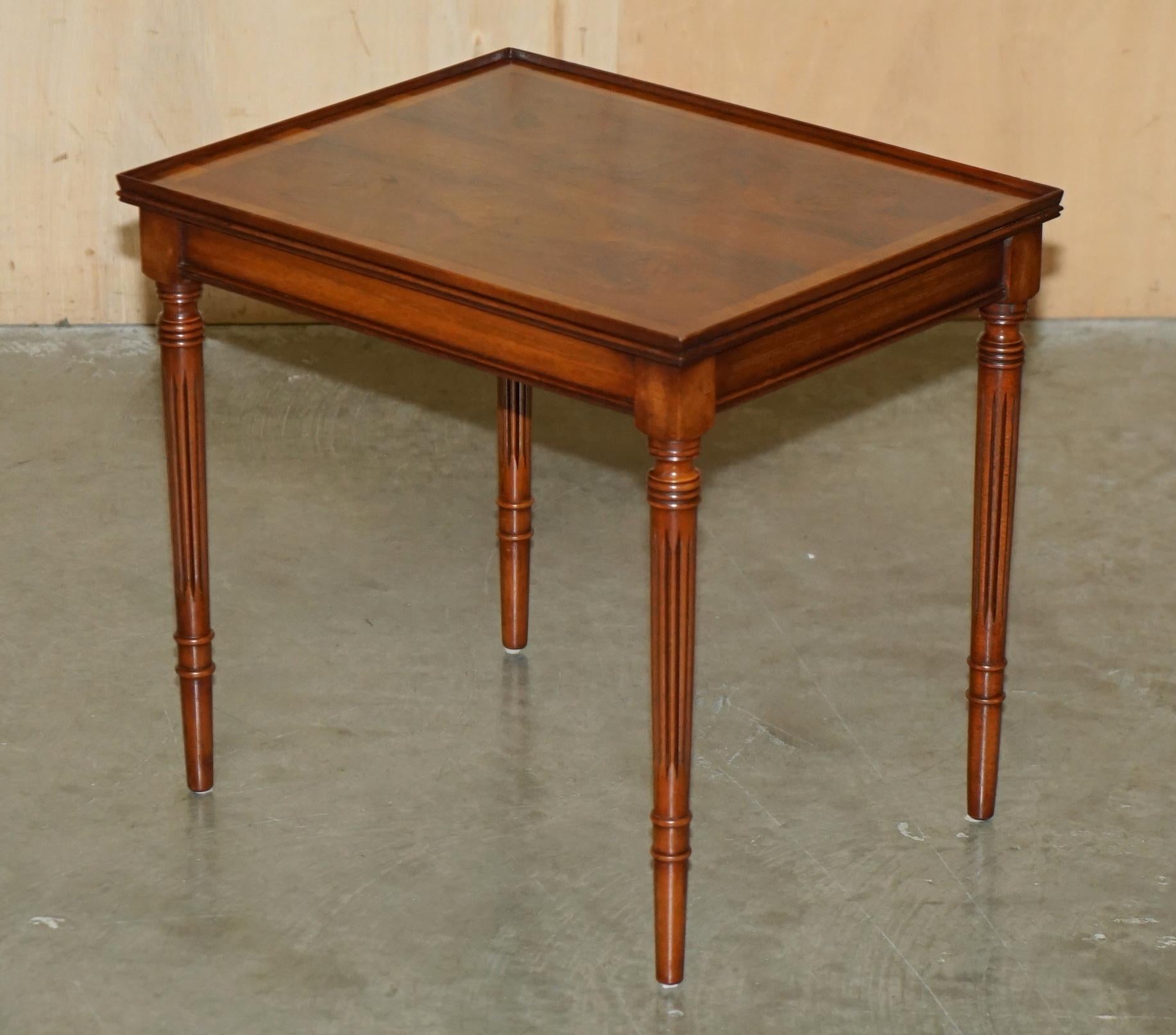 PAIRE DE TABLES A VINS DE FIN DE LAMPE EN NOIX DE WALNUT COUPEE EN QUARTIER ET BRULEE STUNNING TOP PATINA en vente 2
