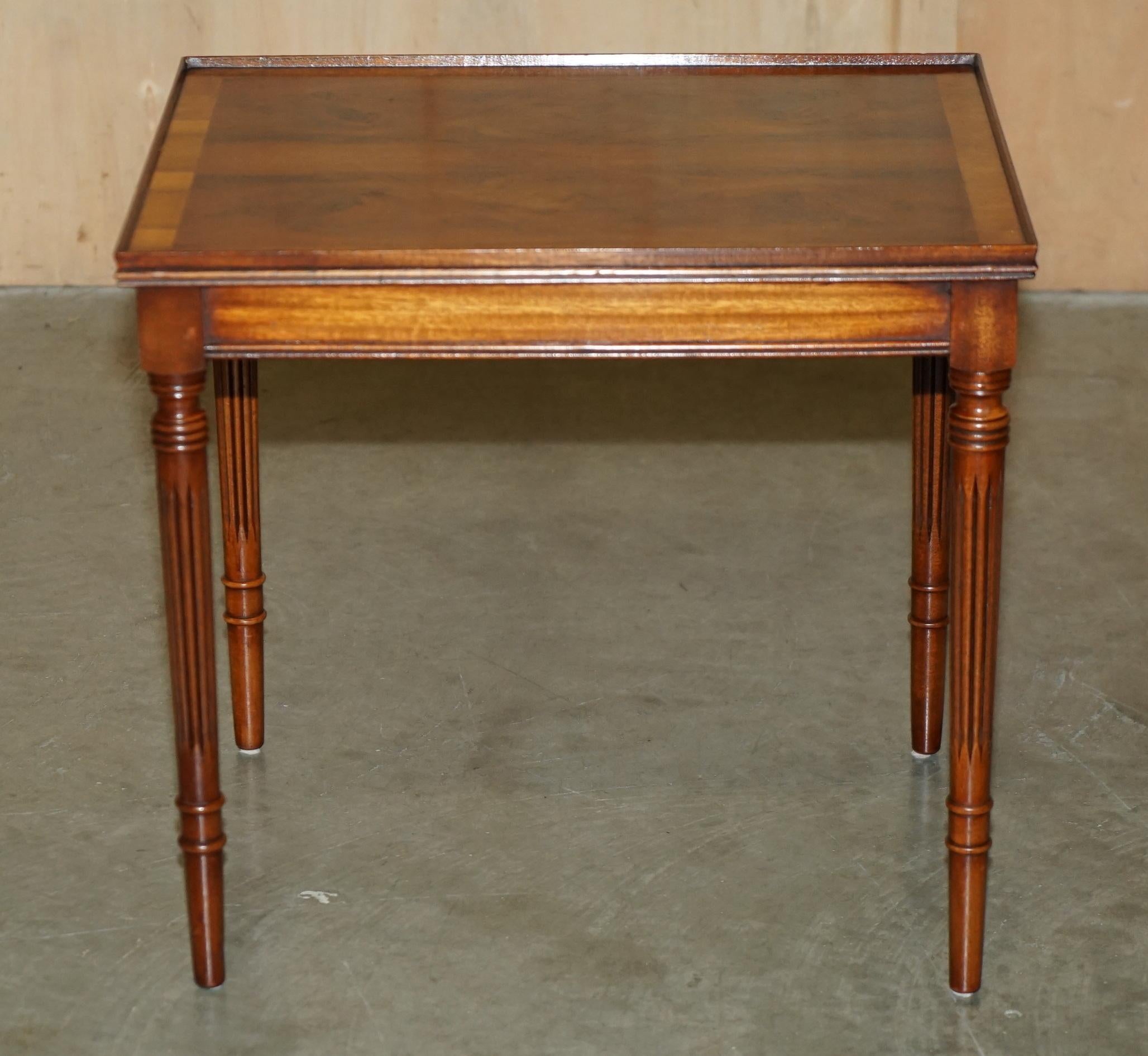 PAIRE DE TABLES A VINS DE FIN DE LAMPE EN NOIX DE WALNUT COUPEE EN QUARTIER ET BRULEE STUNNING TOP PATINA en vente 3