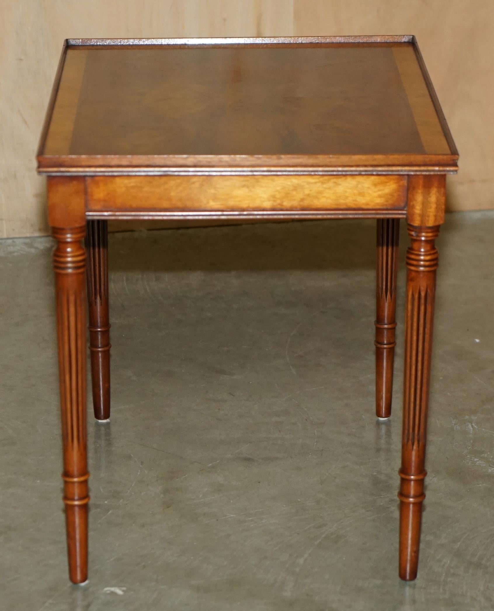 PAIRE DE TABLES A VINS DE FIN DE LAMPE EN NOIX DE WALNUT COUPEE EN QUARTIER ET BRULEE STUNNING TOP PATINA en vente 7