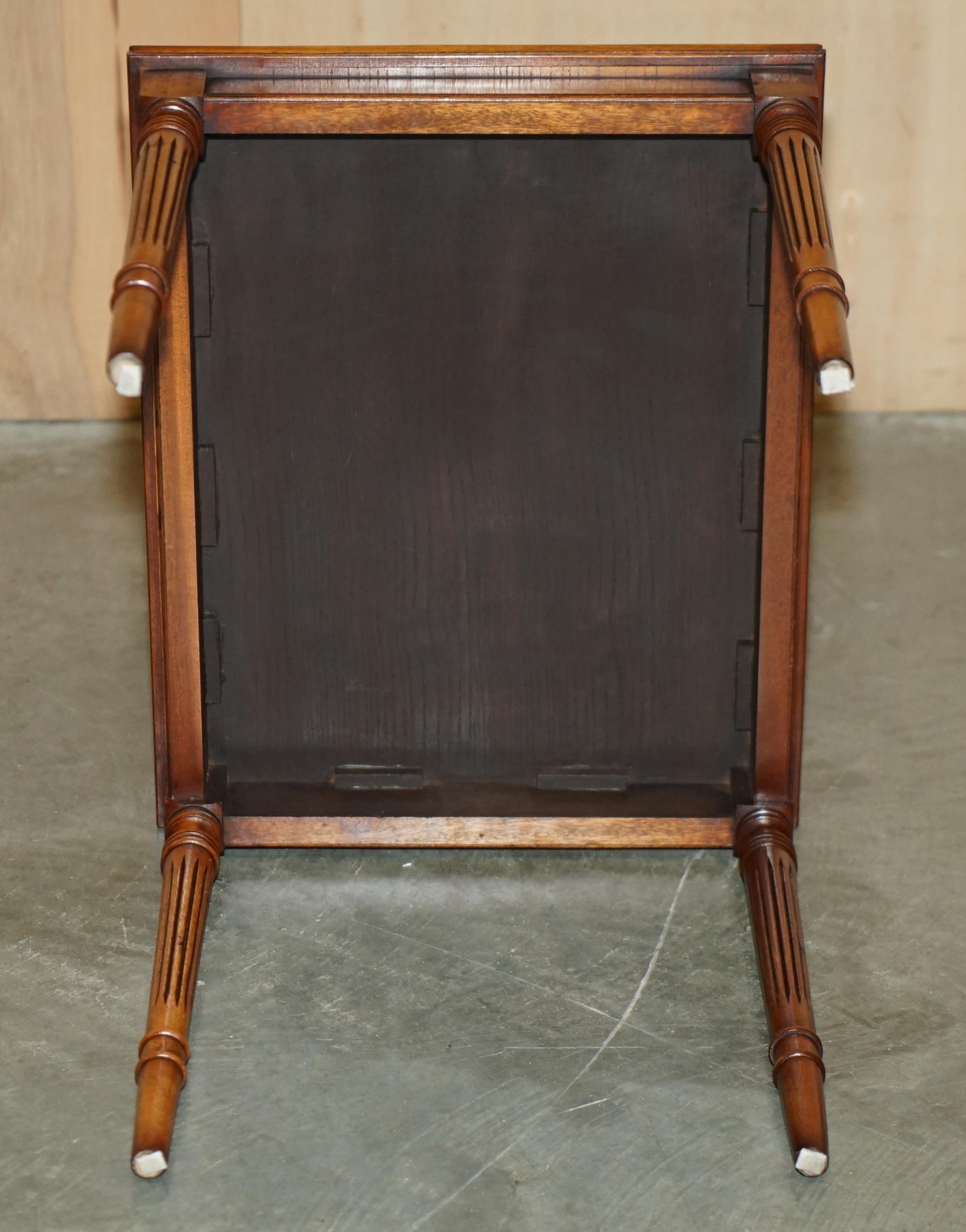 PAIRE DE TABLES A VINS DE FIN DE LAMPE EN NOIX DE WALNUT COUPEE EN QUARTIER ET BRULEE STUNNING TOP PATINA en vente 1