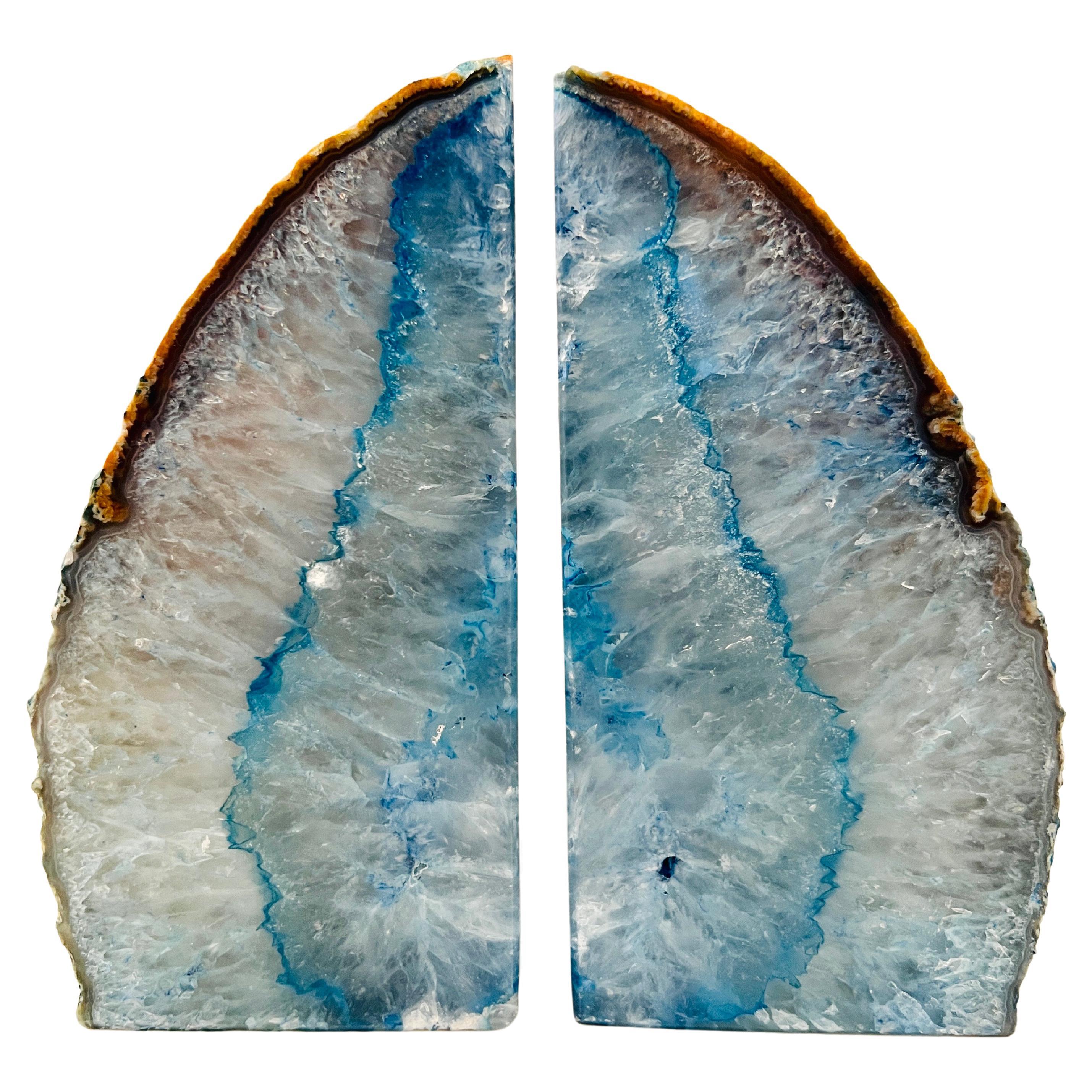 Ein Paar Quarzkristall-Geode-Buchstützen in Blau und Weiß im Angebot