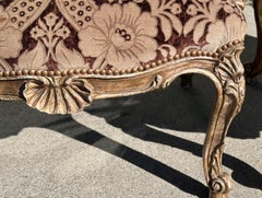 Paire de fauteuils Quatrain pour Dessin Fournir en bois doré à motif coquillage vénitien