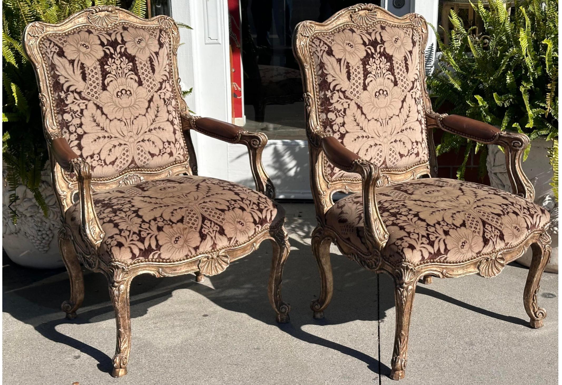 American Pair of Quatrain for Dessin Fournir Venetian Shell Giltwood Arm Chairs For Sale