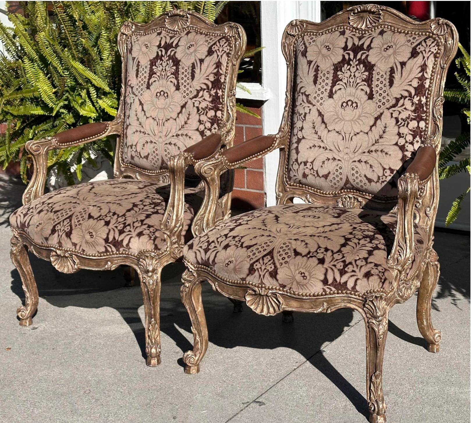 Pair of Quatrain for Dessin Fournir Venetian Shell Giltwood Arm Chairs In Good Condition For Sale In LOS ANGELES, CA
