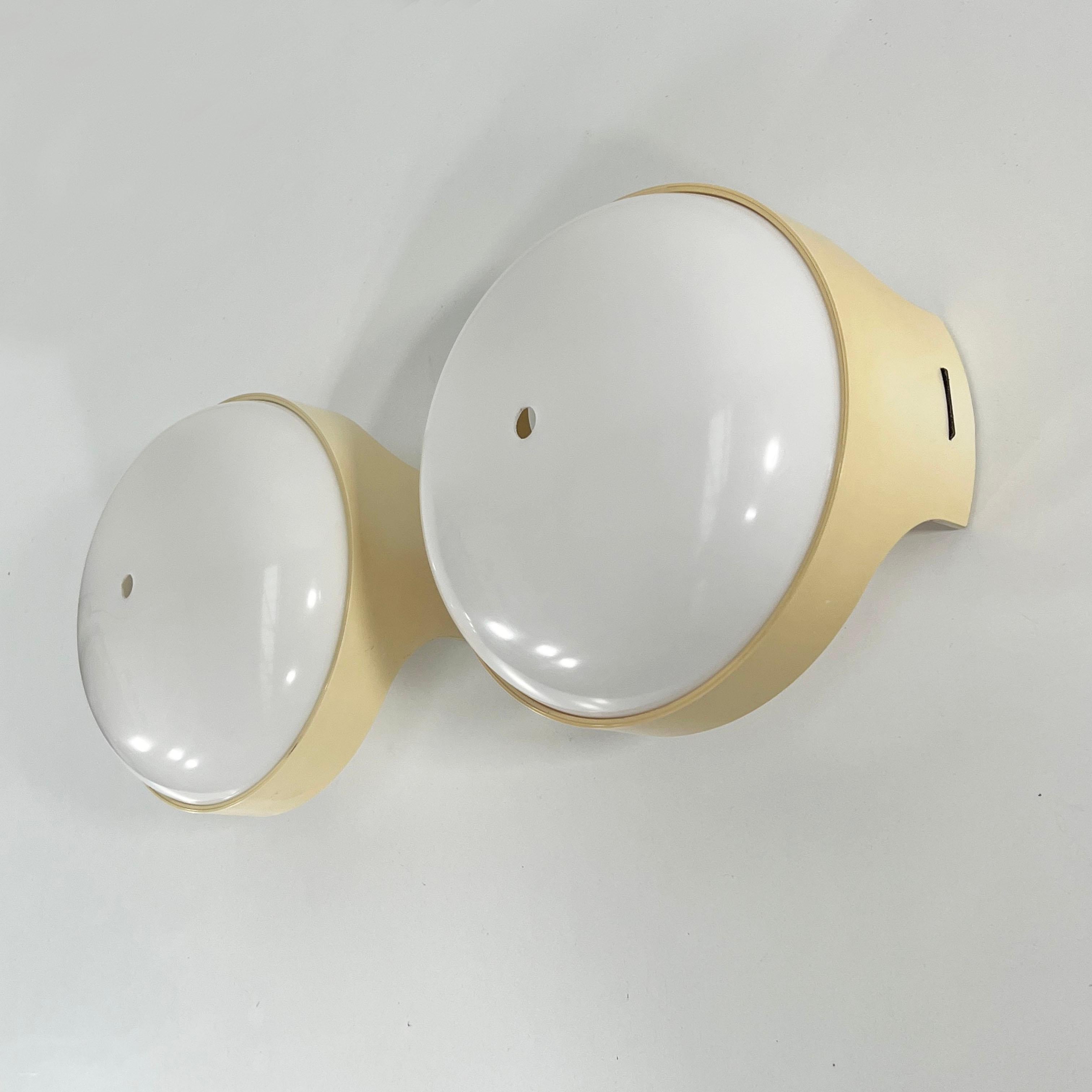 Mid-Century Modern Pair of Quattro KD 4335 Wall Lamps by Joe Colombo for Kartell, 1960 For Sale