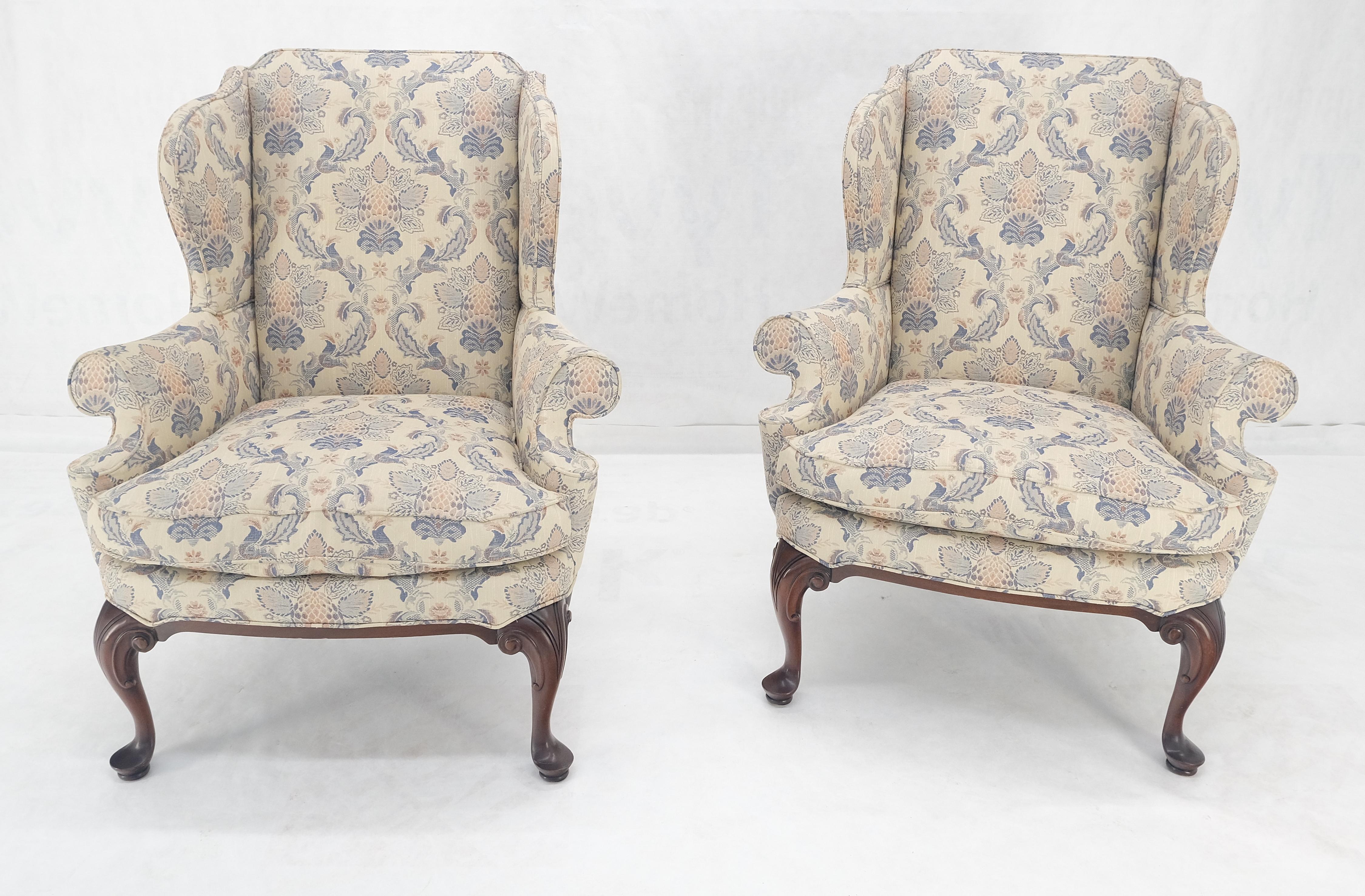 Coppia di poltrone Queen Anne con base in noce intagliato e tappezzeria blu e bianca MINT! in vendita 3