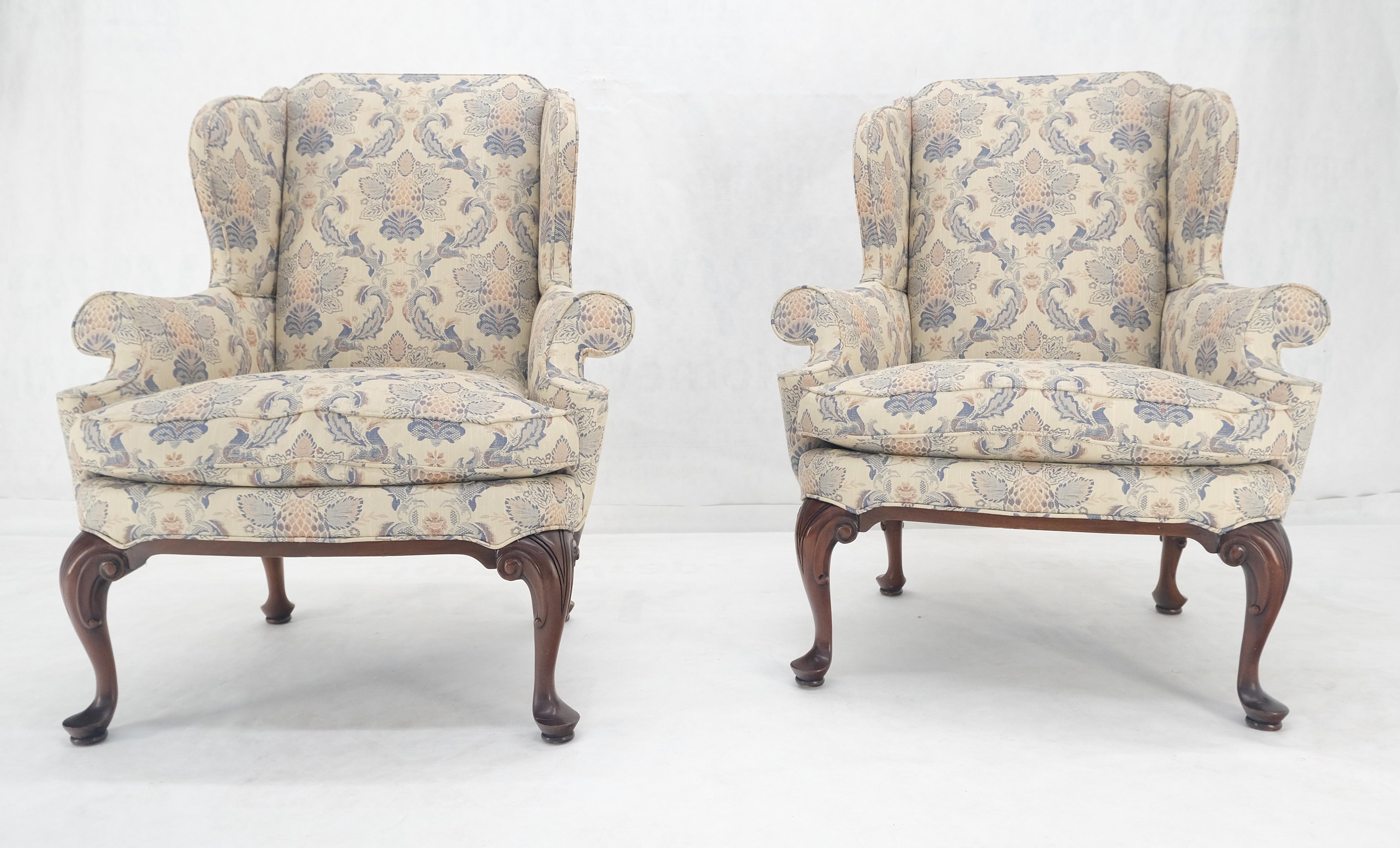 Coppia di poltrone Queen Anne con base in noce intagliato e tappezzeria blu e bianca MINT! in vendita 5