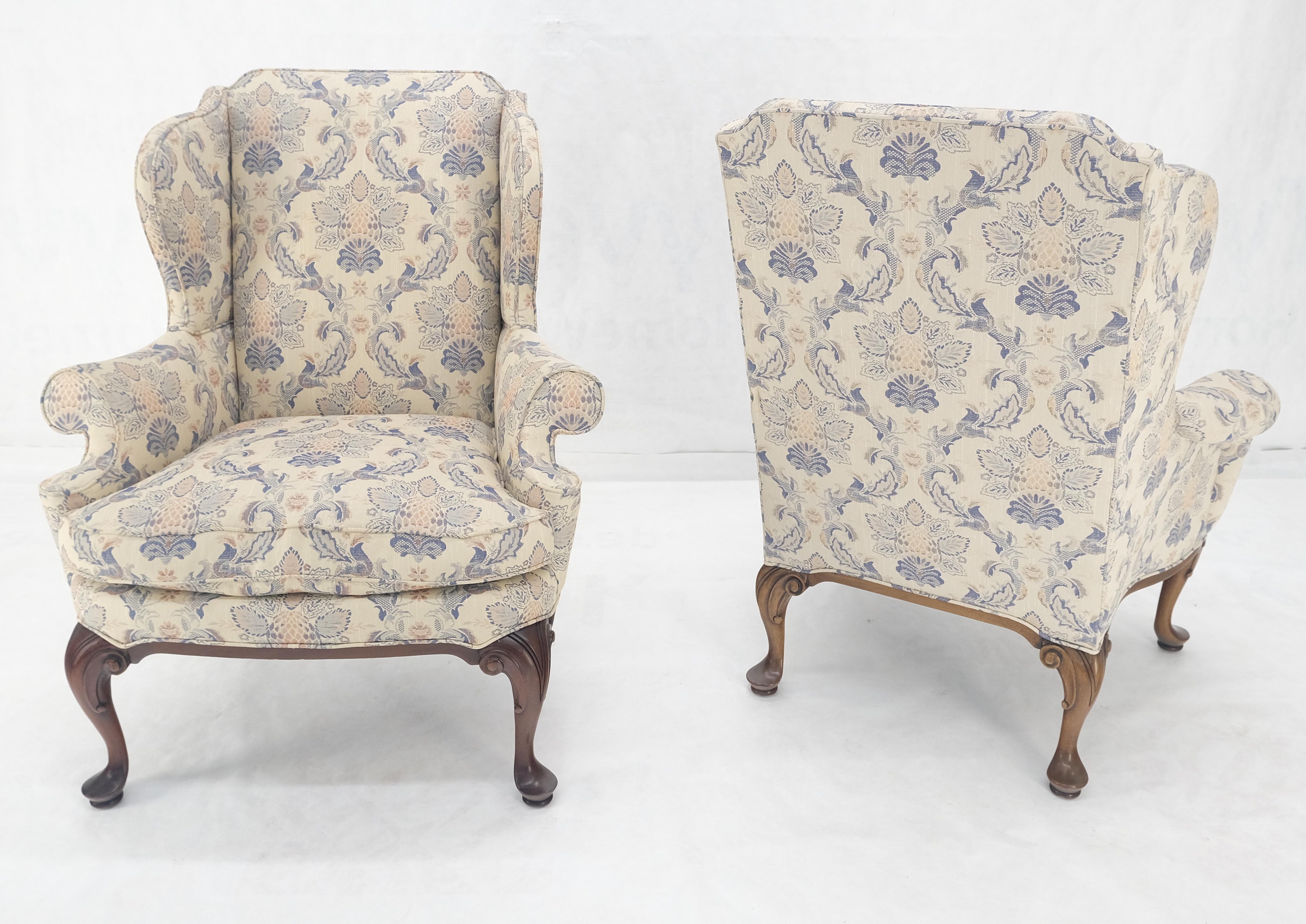 Mid-Century moderno Coppia di poltrone Queen Anne con base in noce intagliato e tappezzeria blu e bianca MINT! in vendita