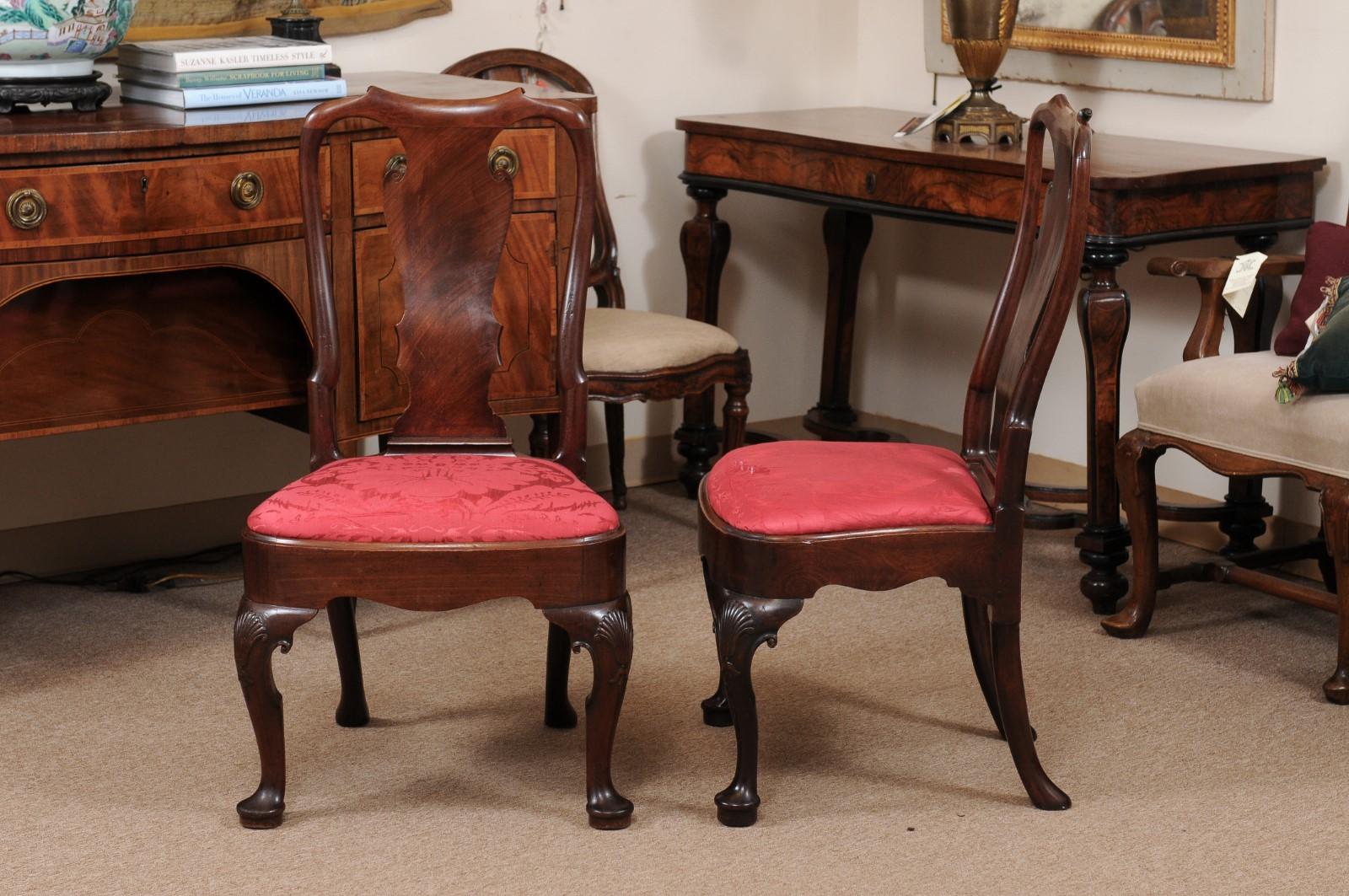 Pair of Queen Anne Side Chairs in Walnut with Cabriole Legs & Pad Feet, 18th C 1