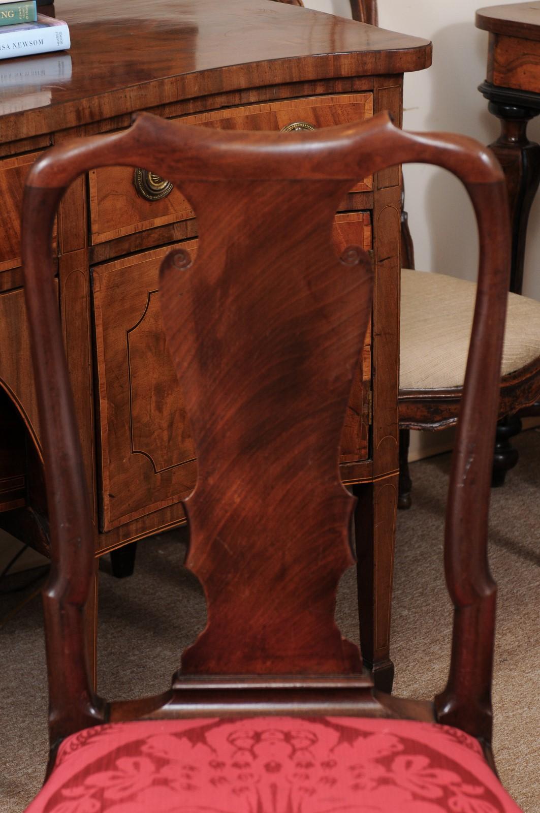 Pair of Queen Anne Side Chairs in Walnut with Cabriole Legs & Pad Feet, 18th C 2