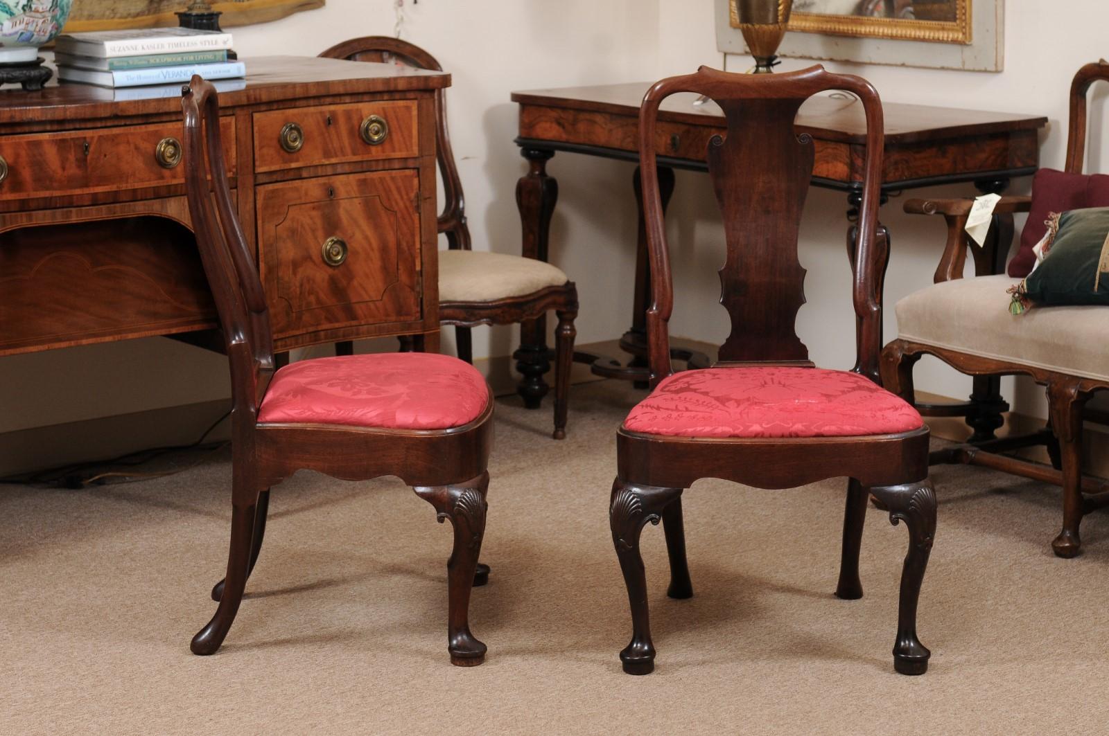 Pair of Queen Anne Side Chairs in Walnut with Cabriole Legs & Pad Feet, 18th C In Good Condition In Atlanta, GA