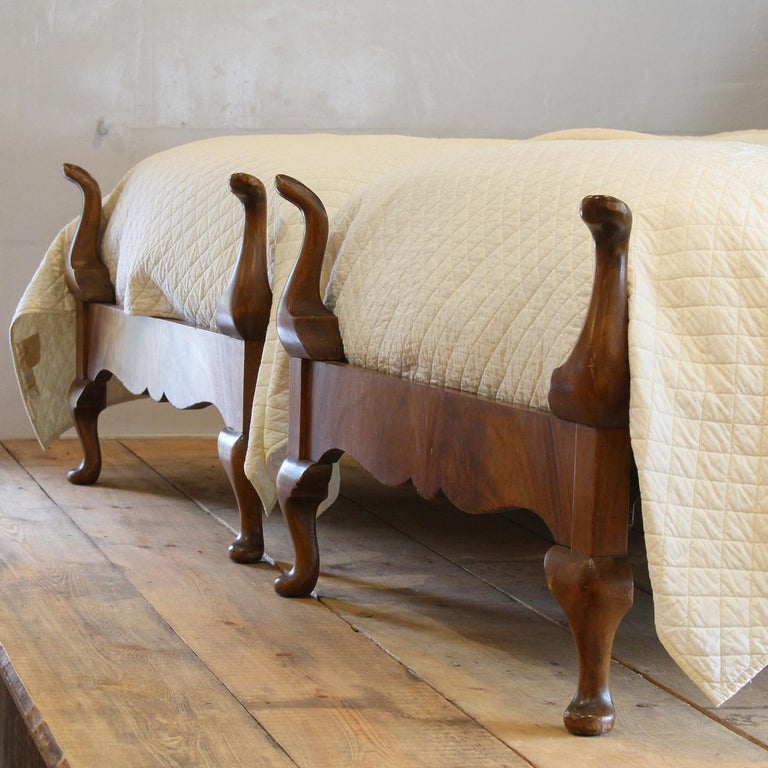 Pair of Queen Anne Style Antique Beds WP43 For Sale at 1stDibs queen