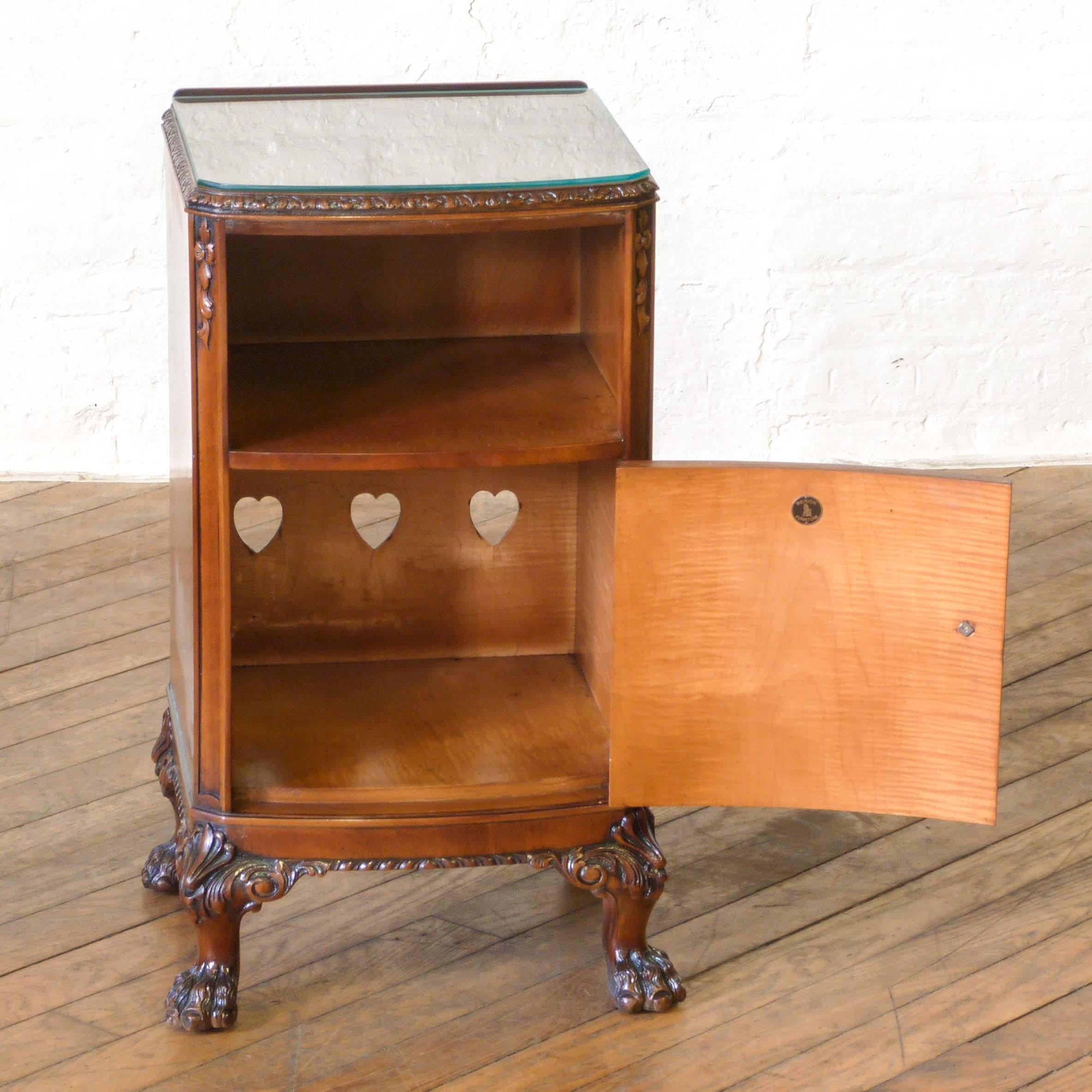 Pair of Queen Anne Style Bedside Cabinets 6