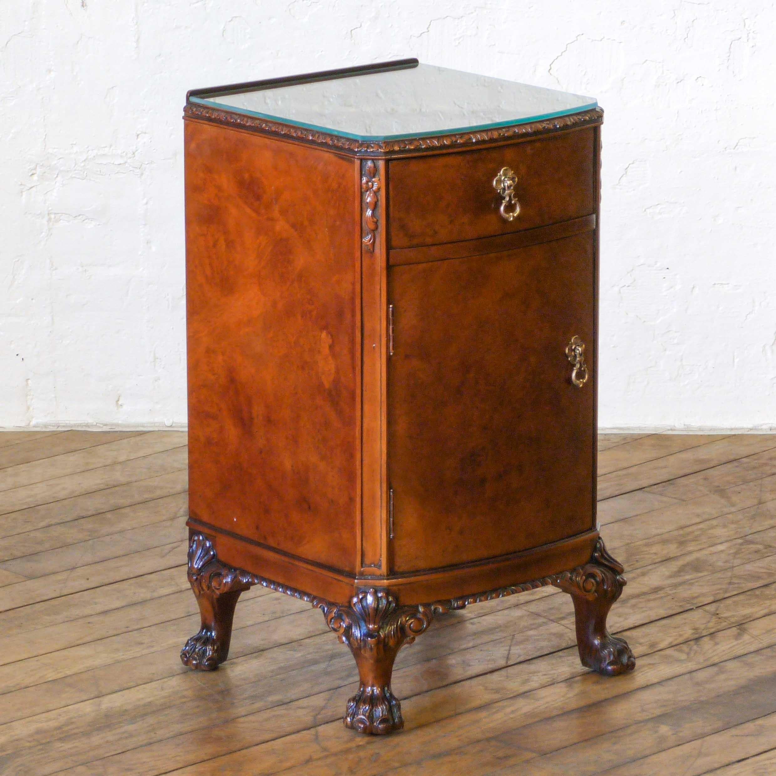 A beautiful pair of Queen Anne style bedside cabinets finished in well figured burr walnut. The right hand cabinet has an open shelf above a cupboard that has a Berick furniture label on the rear. The left hand cabinet has a drawer above a larger