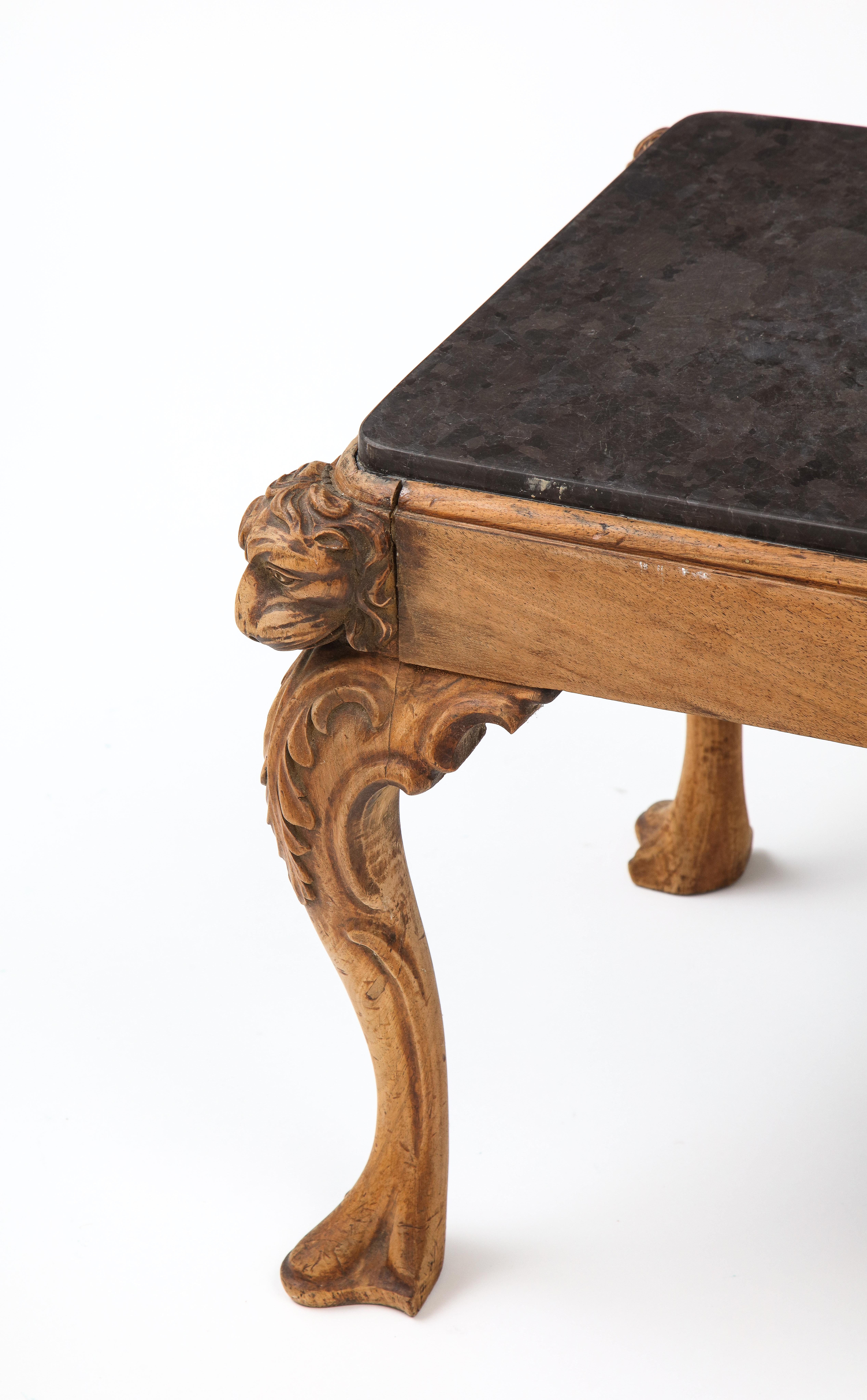 Pair of Queen Anne Style Cabriole Leg Coffee Tables, England, 19th Century In Good Condition For Sale In New York, NY