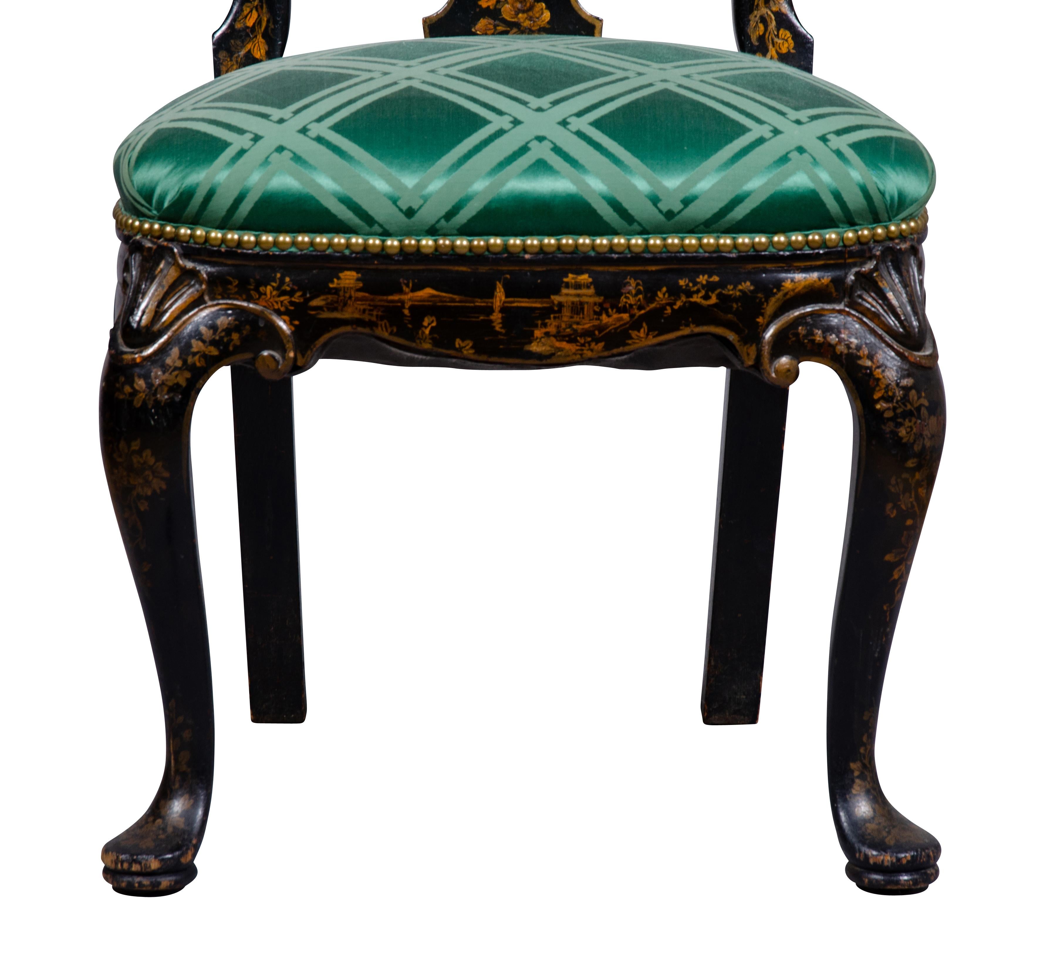 Paire de chaises d'appoint de style Queen Anne en laque japonaise en vente 3