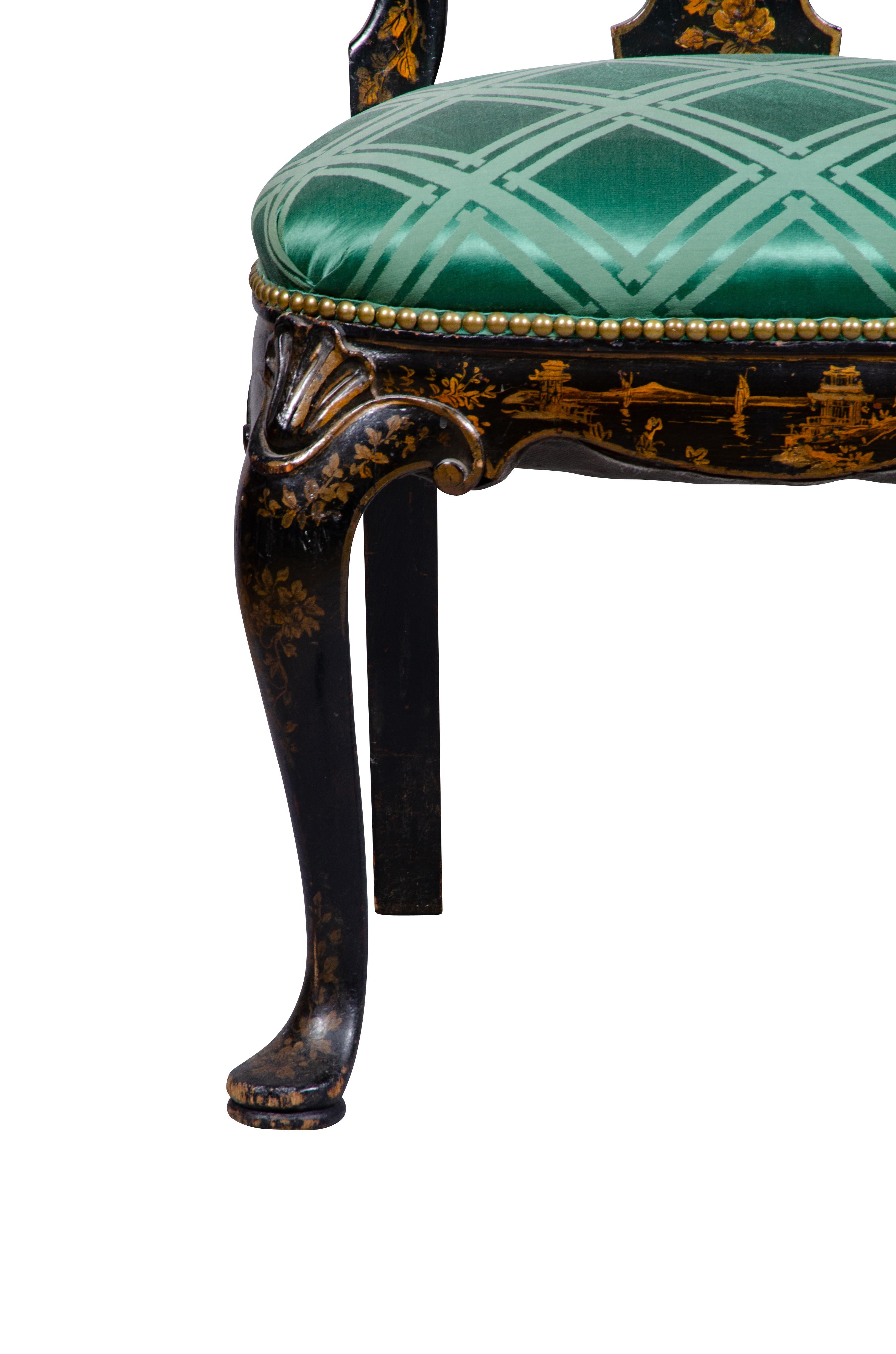Paire de chaises d'appoint de style Queen Anne en laque japonaise en vente 4