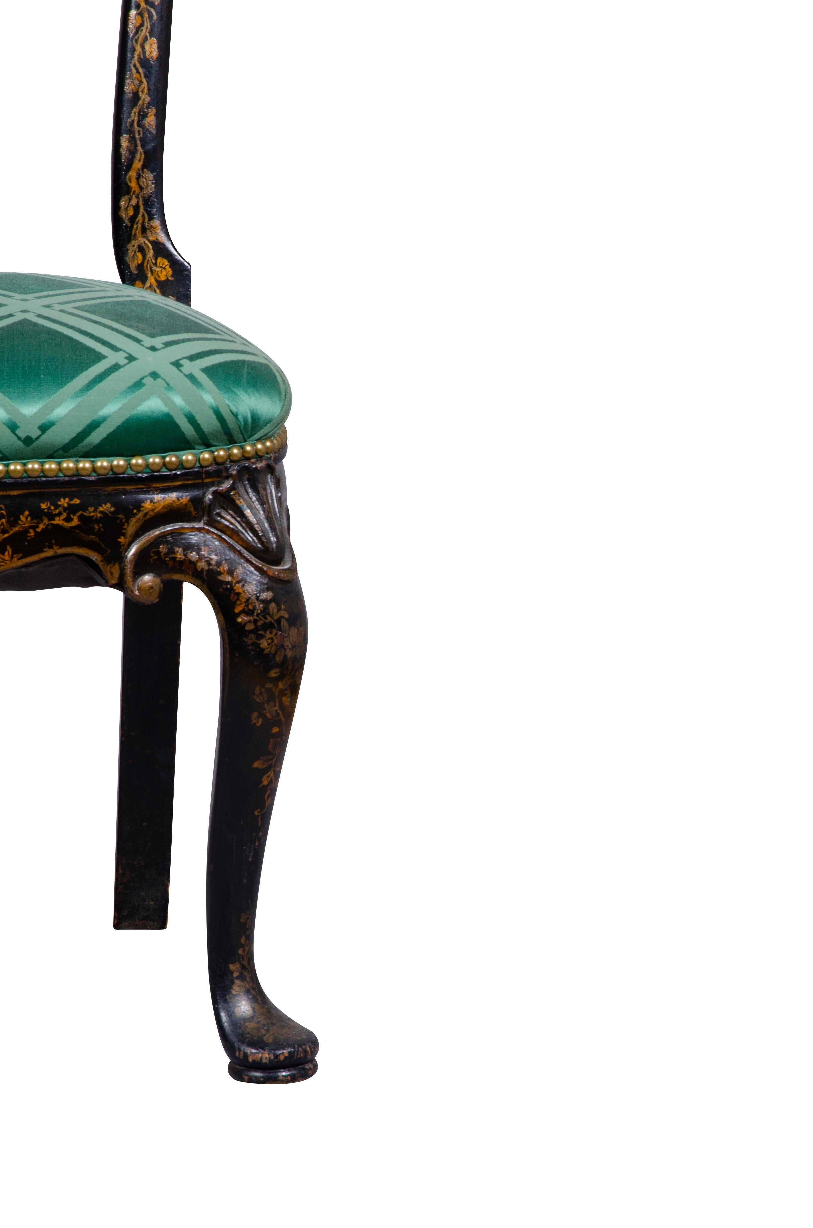 Paire de chaises d'appoint de style Queen Anne en laque japonaise en vente 5